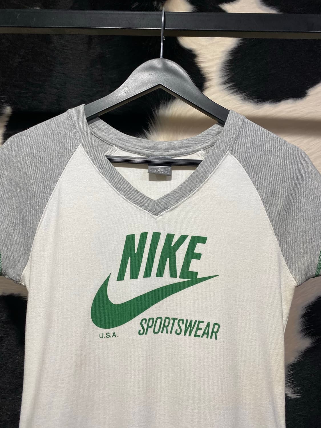 Nike 스티치 디테일 슬림핏 브이넥 반팔티셔츠 상품이미지2