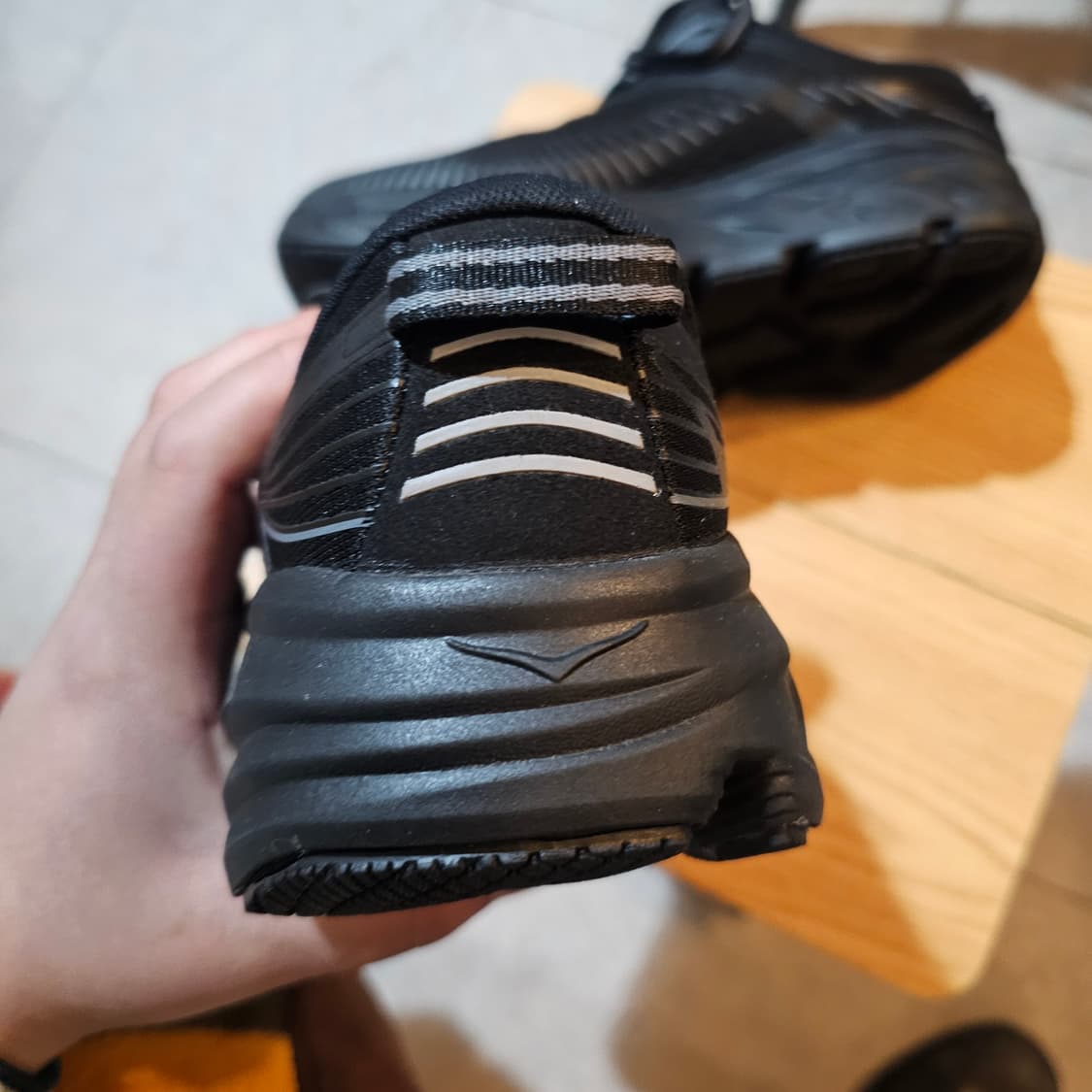 245 호카 오네오네 본디 7 신품급 상품이미지2