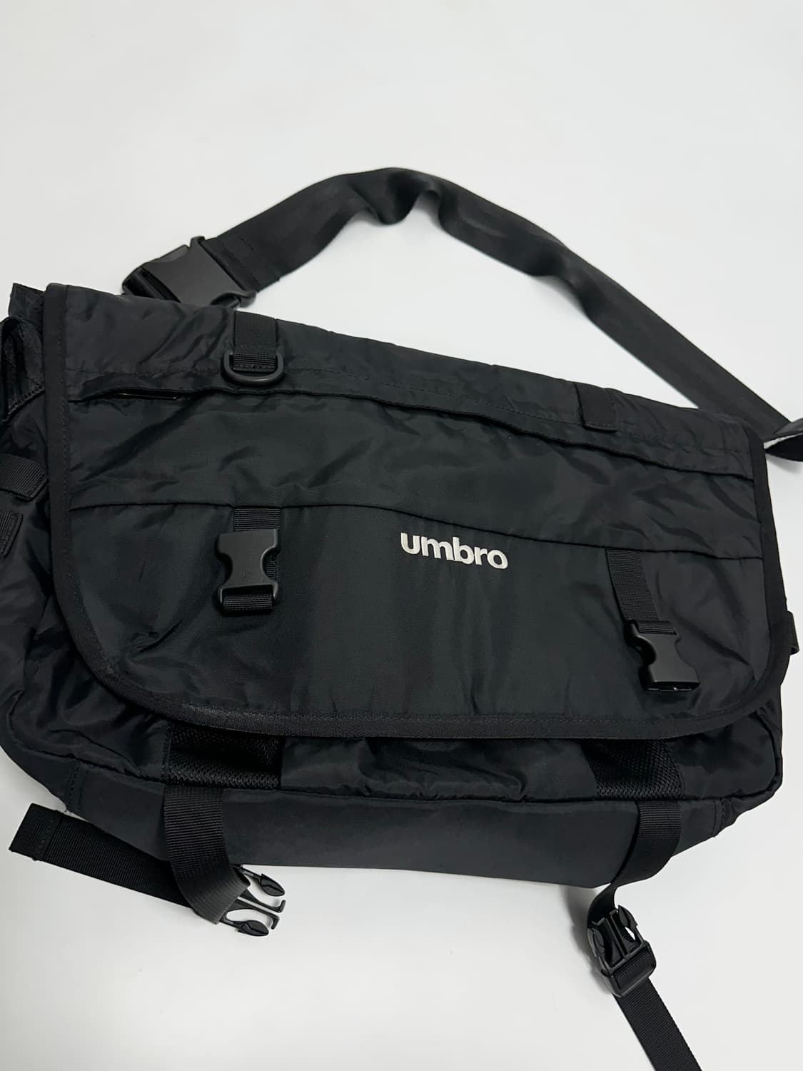 엄브로 메신저백 크로스백 가방 상품이미지3