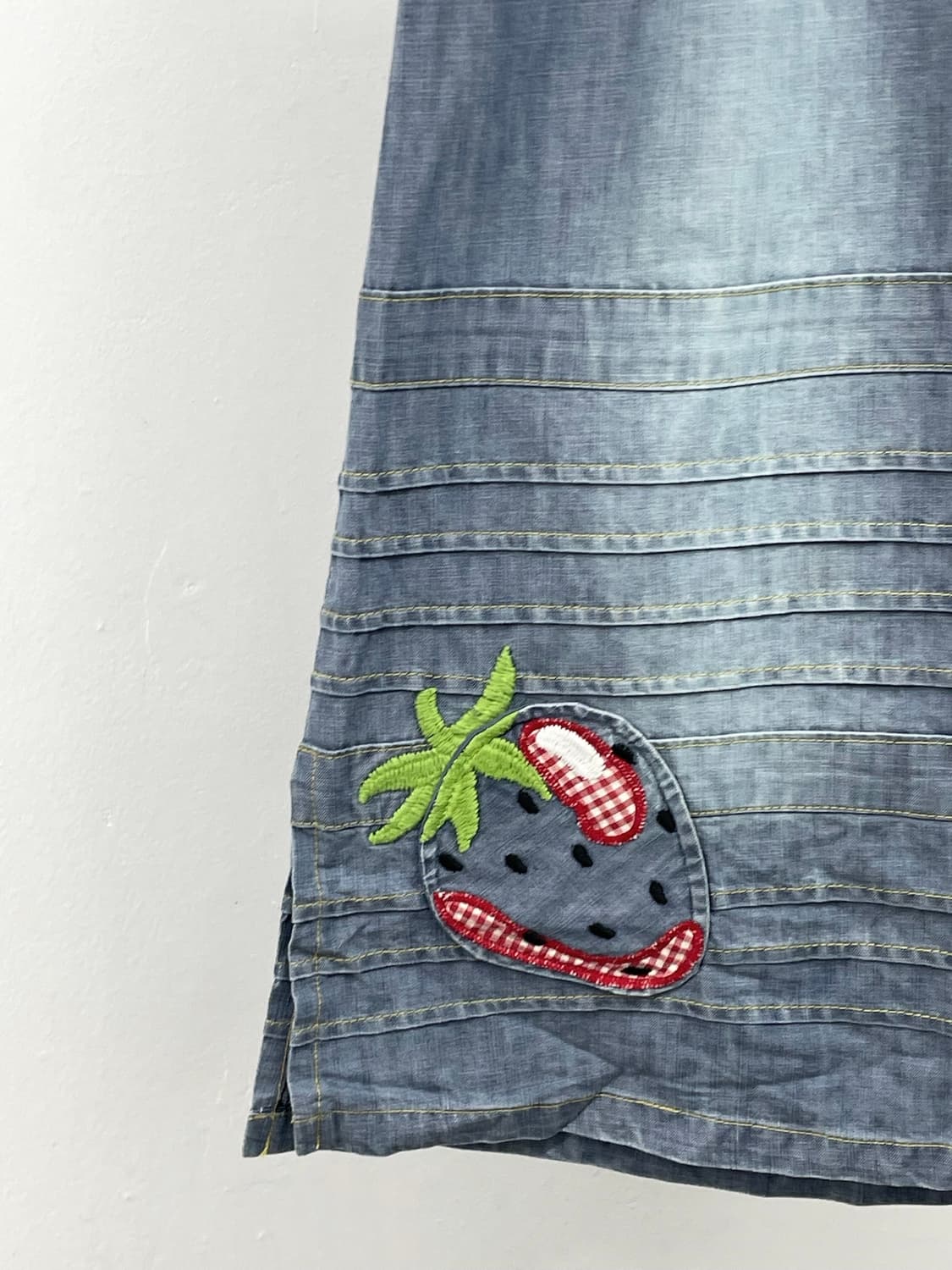 모리 딸기패치 핀턱 데님 롱 스커트🍓 상품이미지4