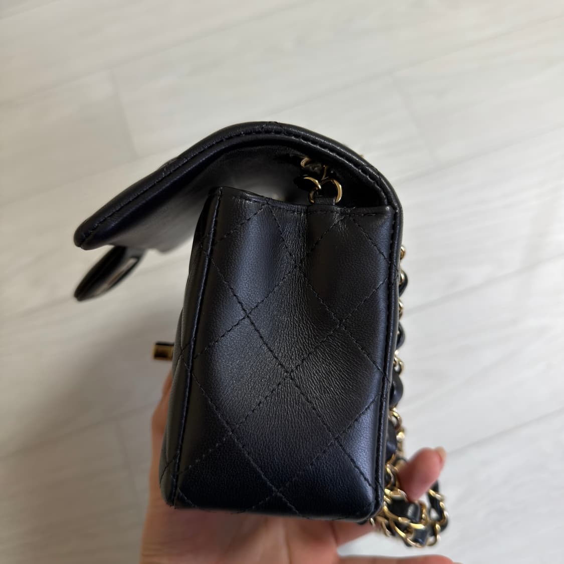 샤넬 뉴미니 플랩백  블랙 상품이미지2