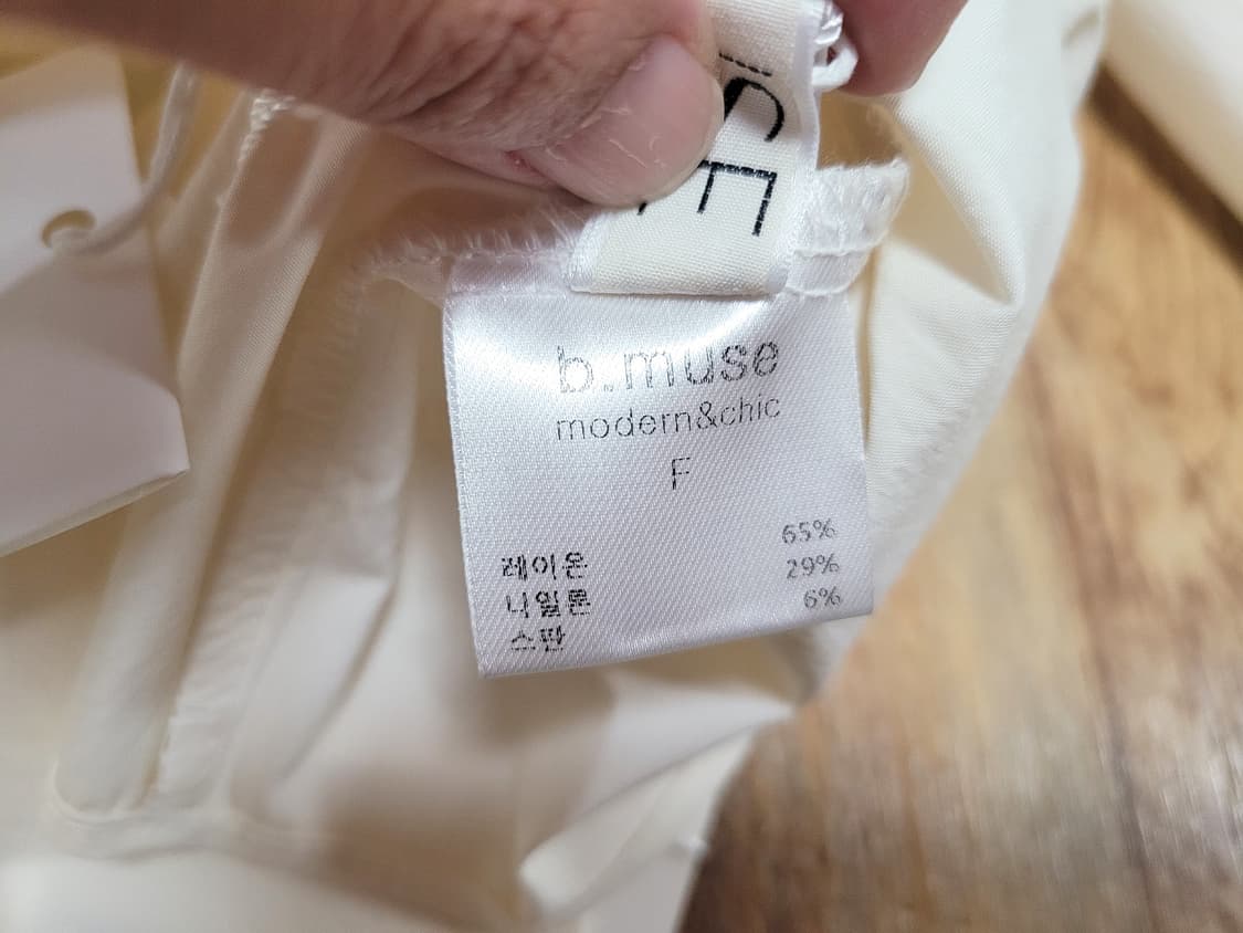 비뮤즈(B.MUSE) 베뉴엣 아이보리 너트블라우스 프리사이즈 새상품 상품이미지8