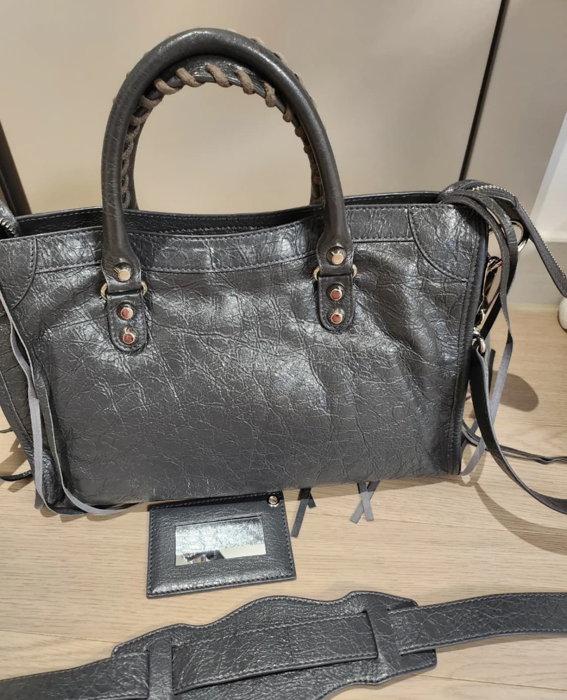 발렌시아가 모터백 스몰 그레이 상품이미지3