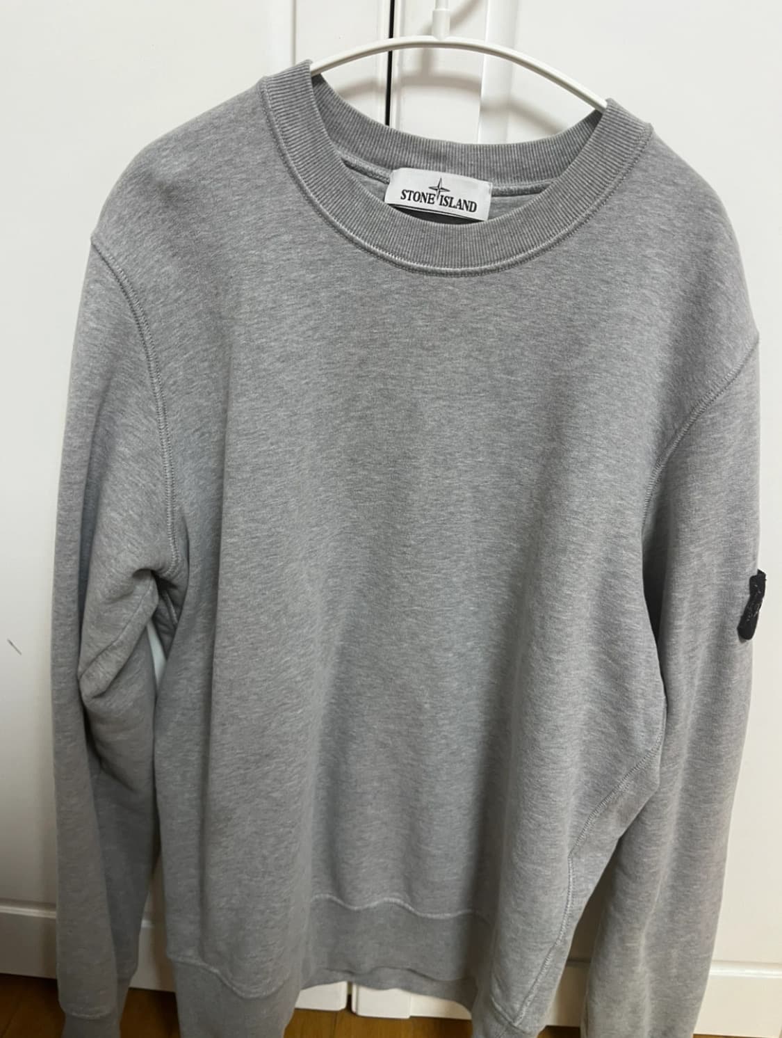 스톤아일랜드 그레이 맨투맨 m 수선해서 총 기장은 S 상품이미지2