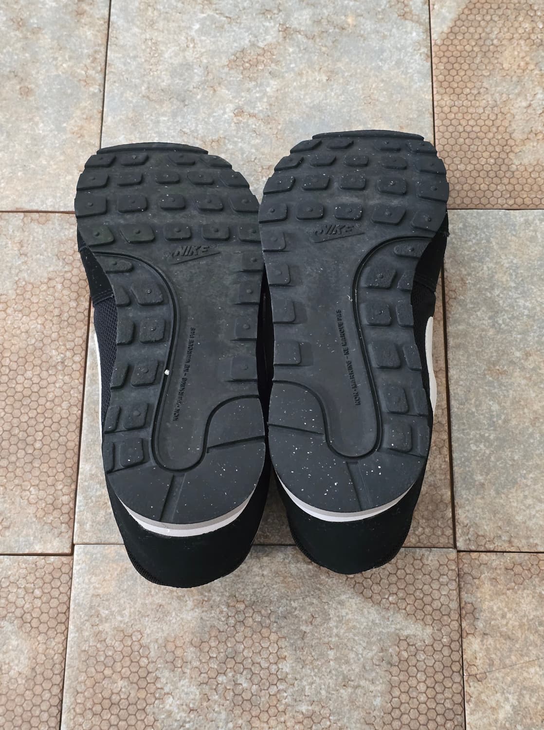 (245)나이키 md 러너 2 검흰  상품이미지10