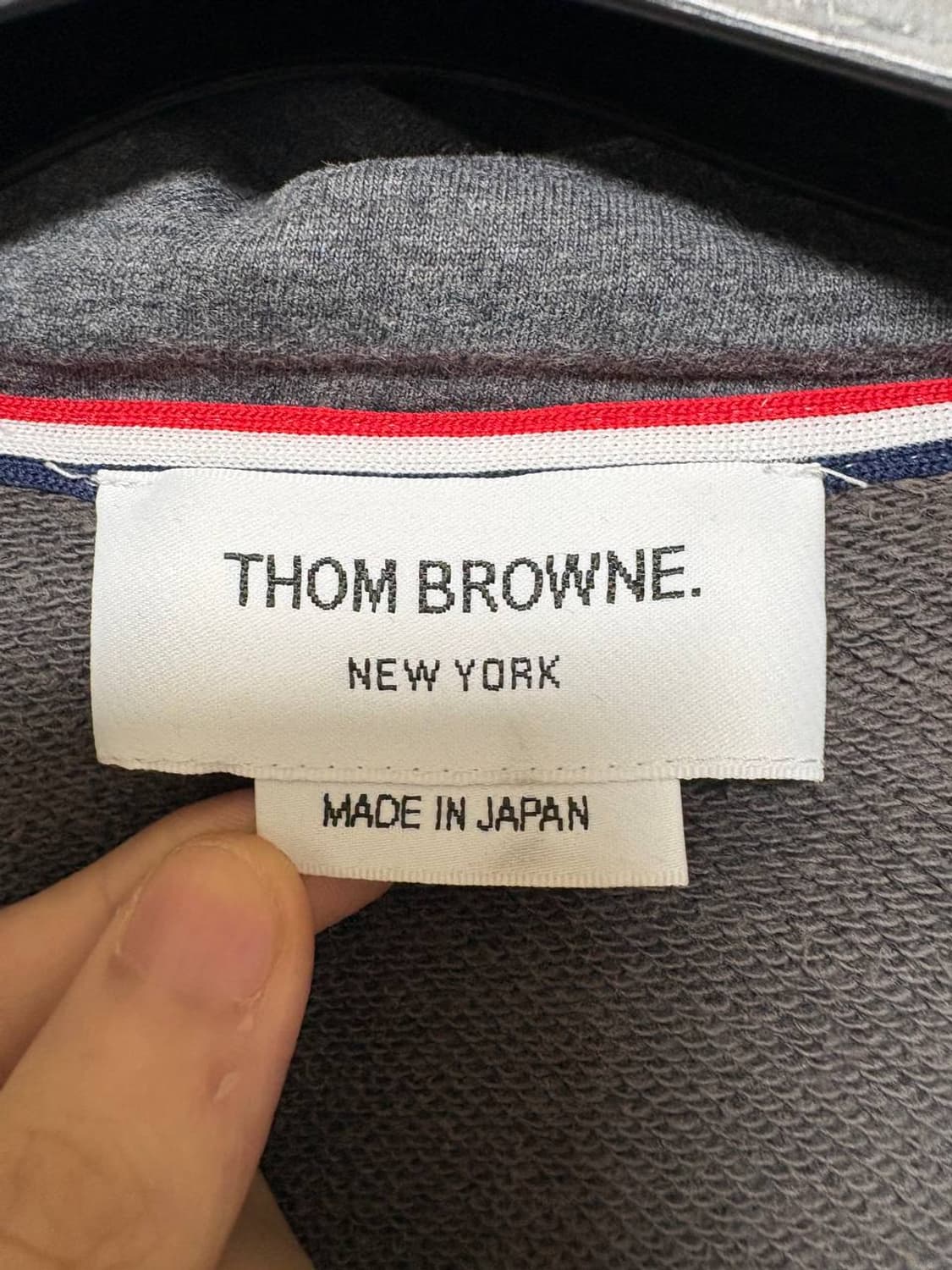 [3] 톰브라운 사선완장 후드집업 다크그레이 상품이미지3