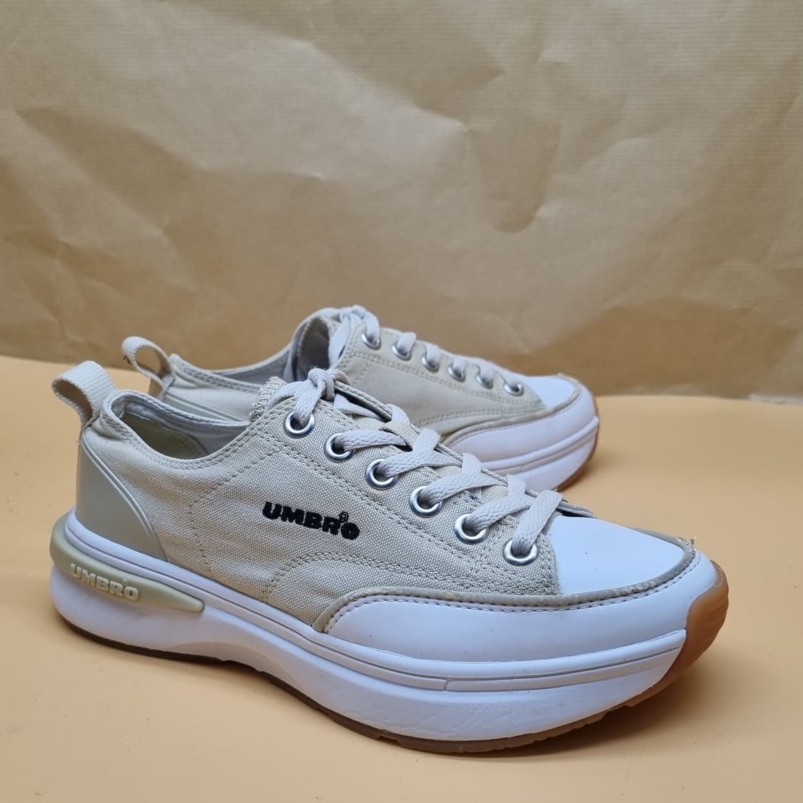 엄브로 토비 여성스니커즈240 굽4 상품이미지1