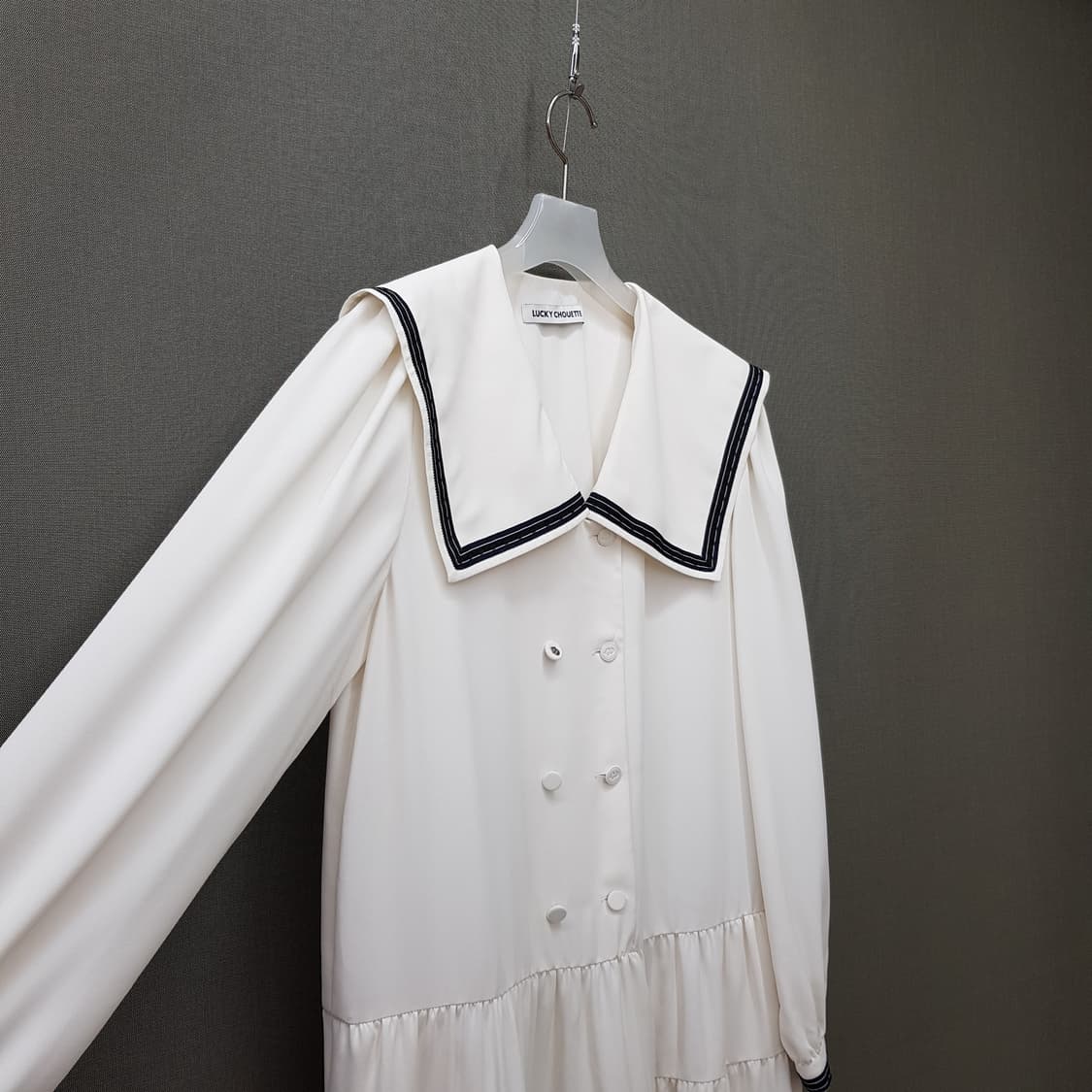 럭키슈에뜨 2023 세일러 카라 플리츠 디테일  원피스 38사이즈 상품이미지4