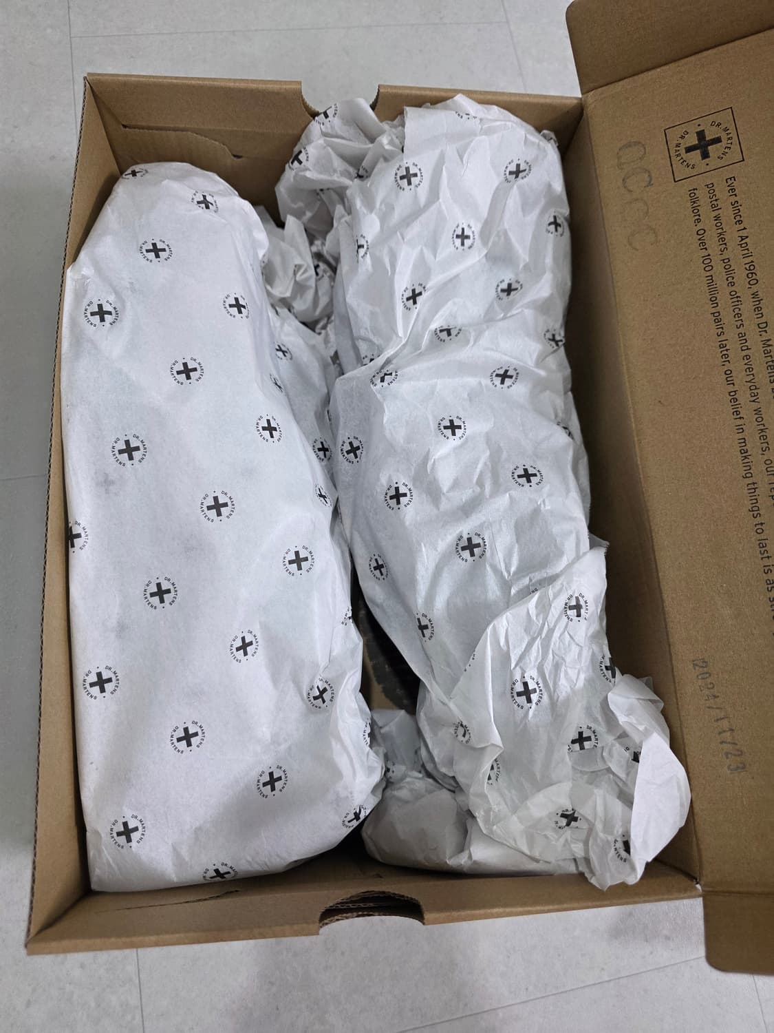 [새제품] 닥터마틴 아드리안 체리레드 300 상품이미지6