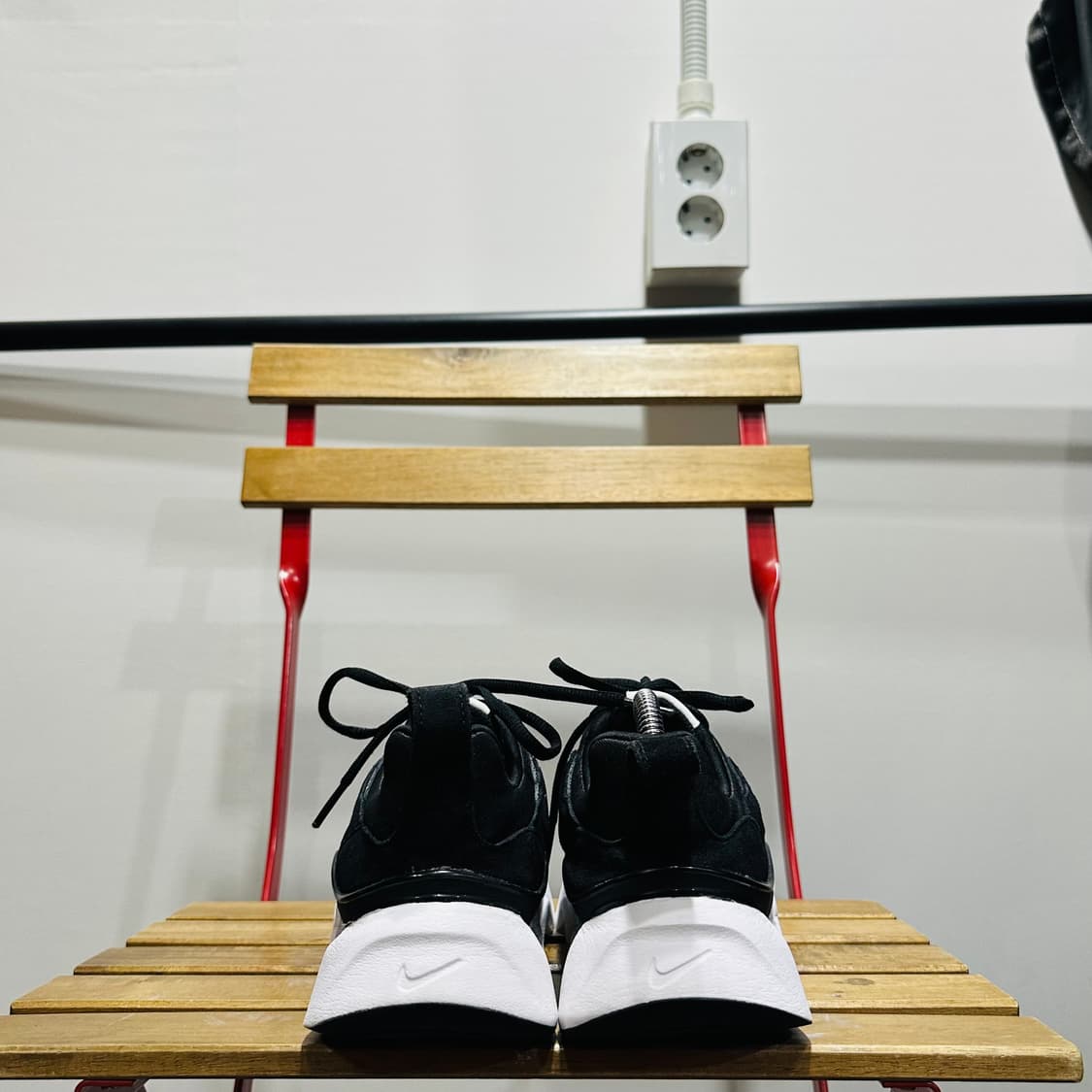 245) 나이키 운동화 여성 여자 신발 라이즈 365 블랙 화이트 상품이미지4