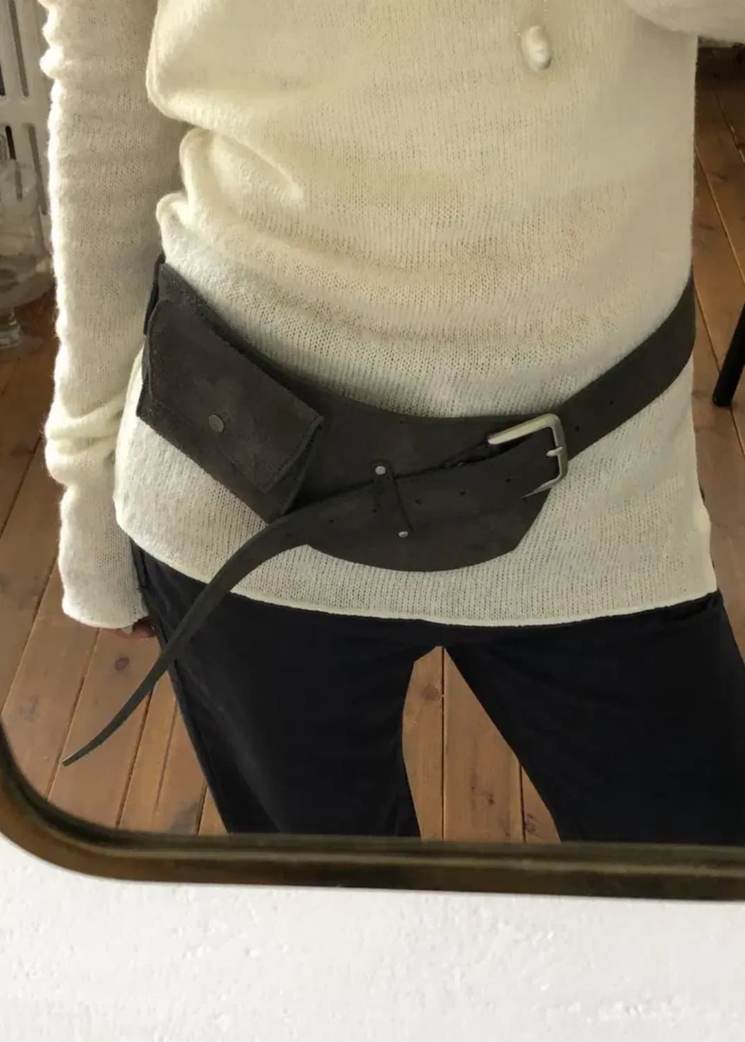 릿킴 스웨이드 버클 벨트 백 차콜 상품이미지1