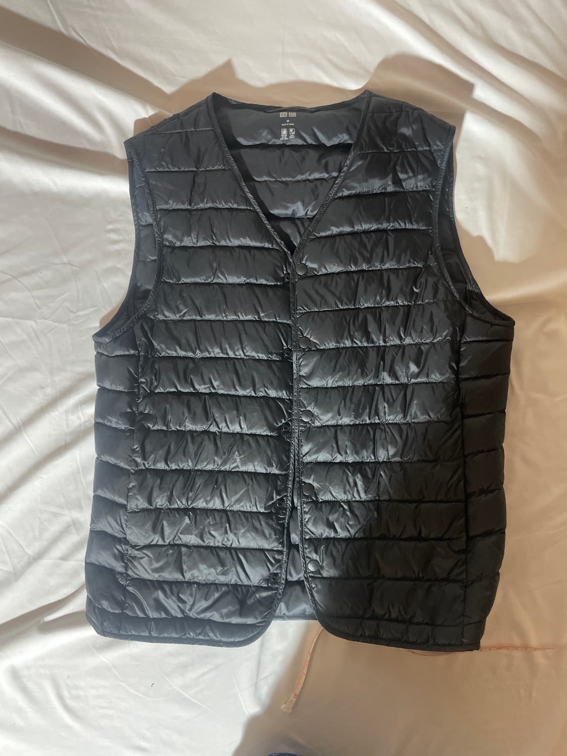 유니클로 라이트 다운 패딩 조끼 M 블랙 상품이미지1