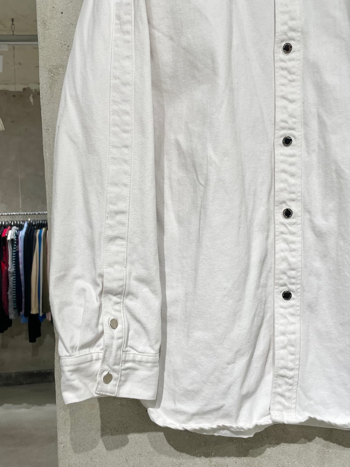 솔리드 옴므 화이트 오버 데님 셔츠 상품이미지4