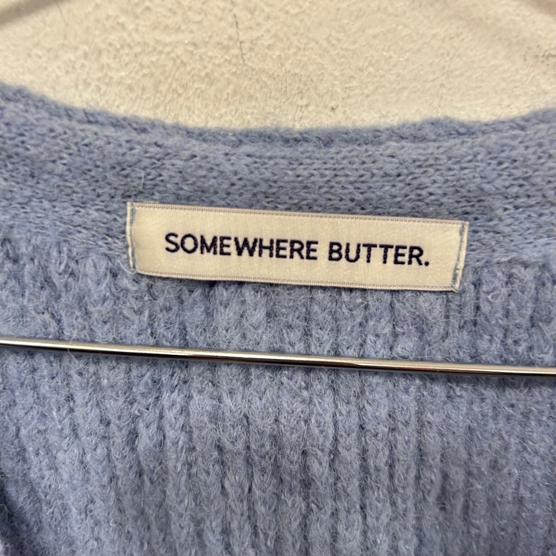 SOMEWHERE BUTTER 부클 버튼 브이넥 가디건 상품이미지3