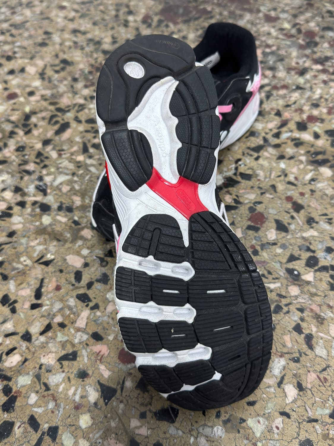 sanrio x adidas dot shoes 상품이미지3