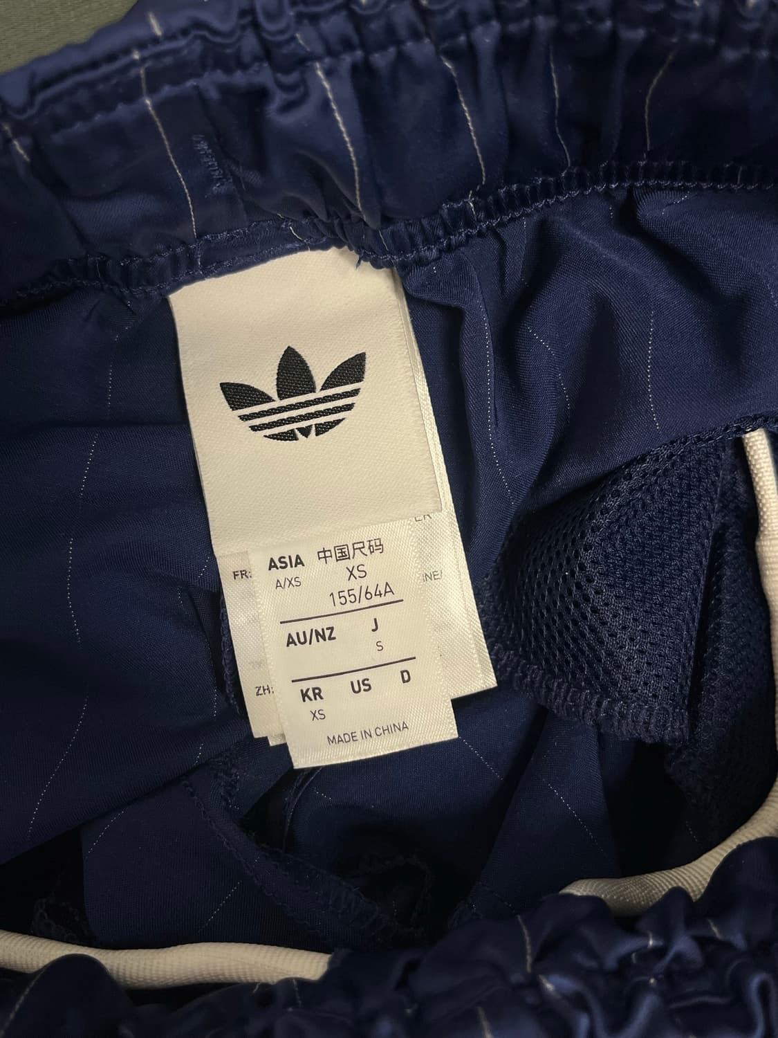 아디다스 핀스트라이프 새틴 숏팬츠 상품이미지5