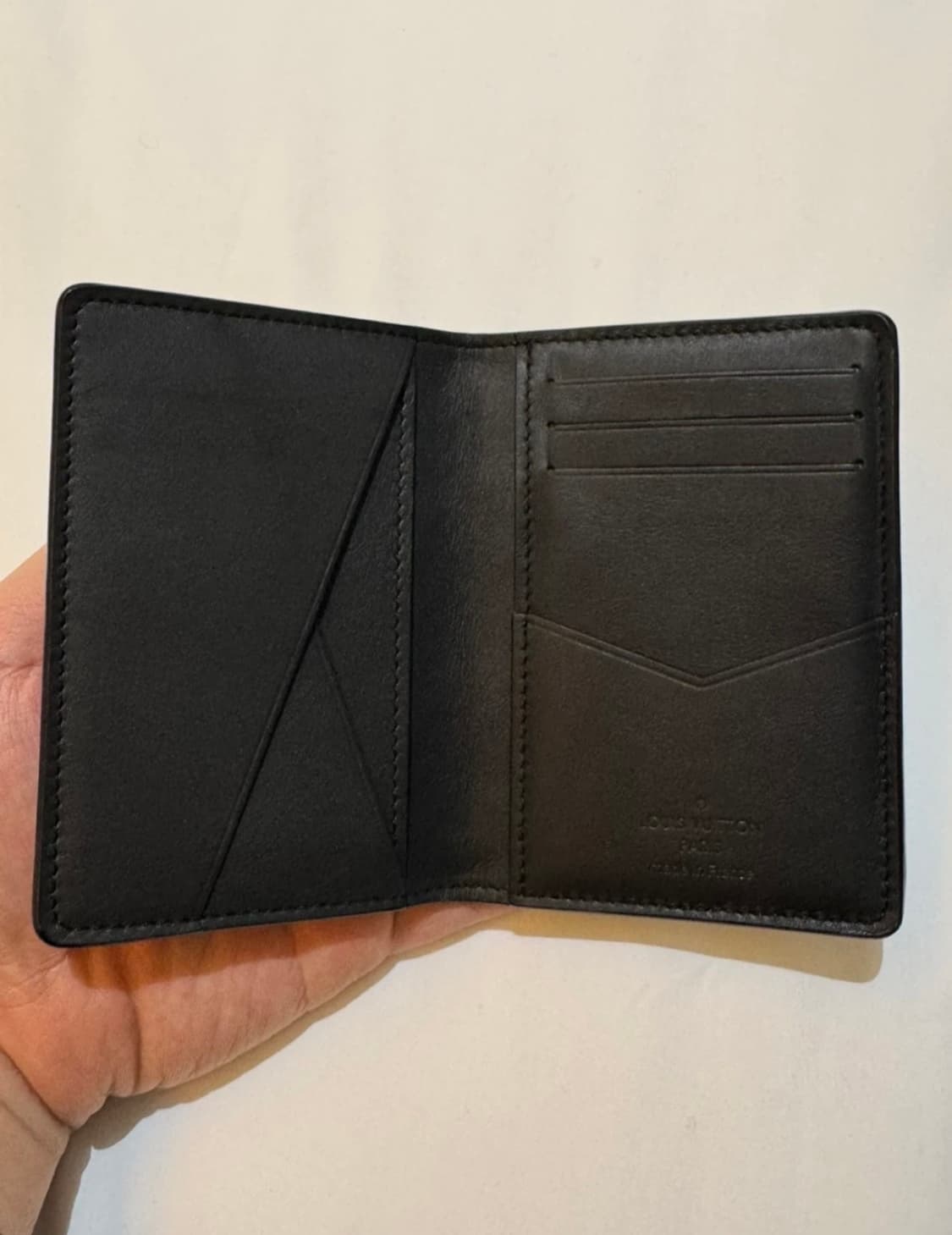 루이비통 포켓 오거나이저 모노그램 쉐도우 블랙 상품이미지4