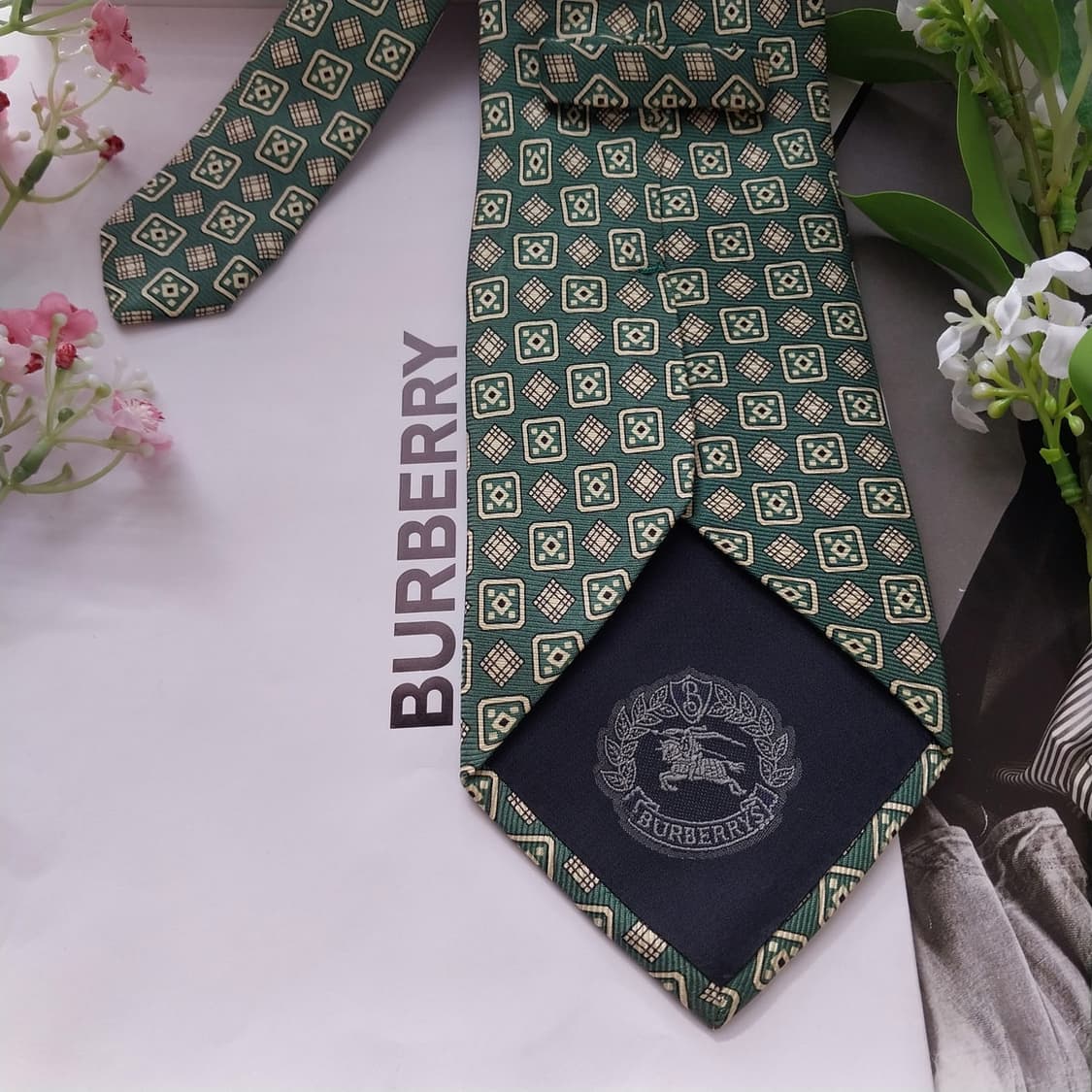 버버리 실크 그린 기하 패턴 넥타이 9.7cm A+등급 K1862
 상품이미지6