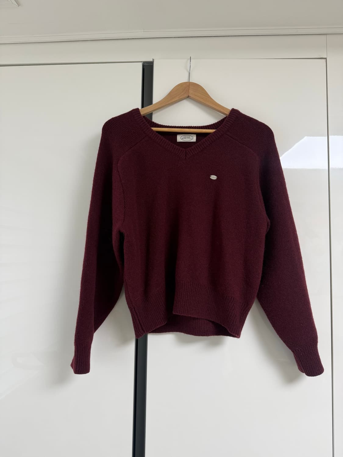 리얼코코 버건디 v넥니트 상품이미지5