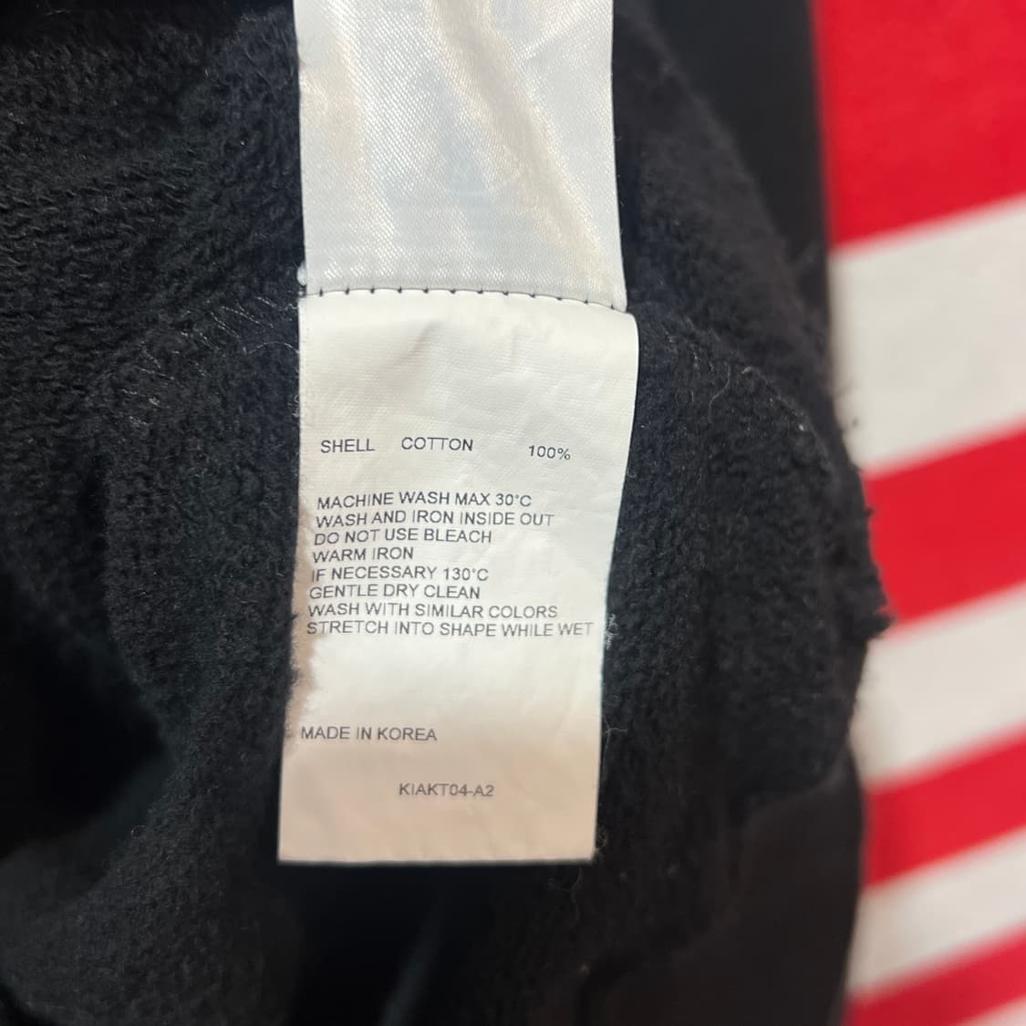 키르시X케어베어 체리 블랙 맨투맨 상품이미지4