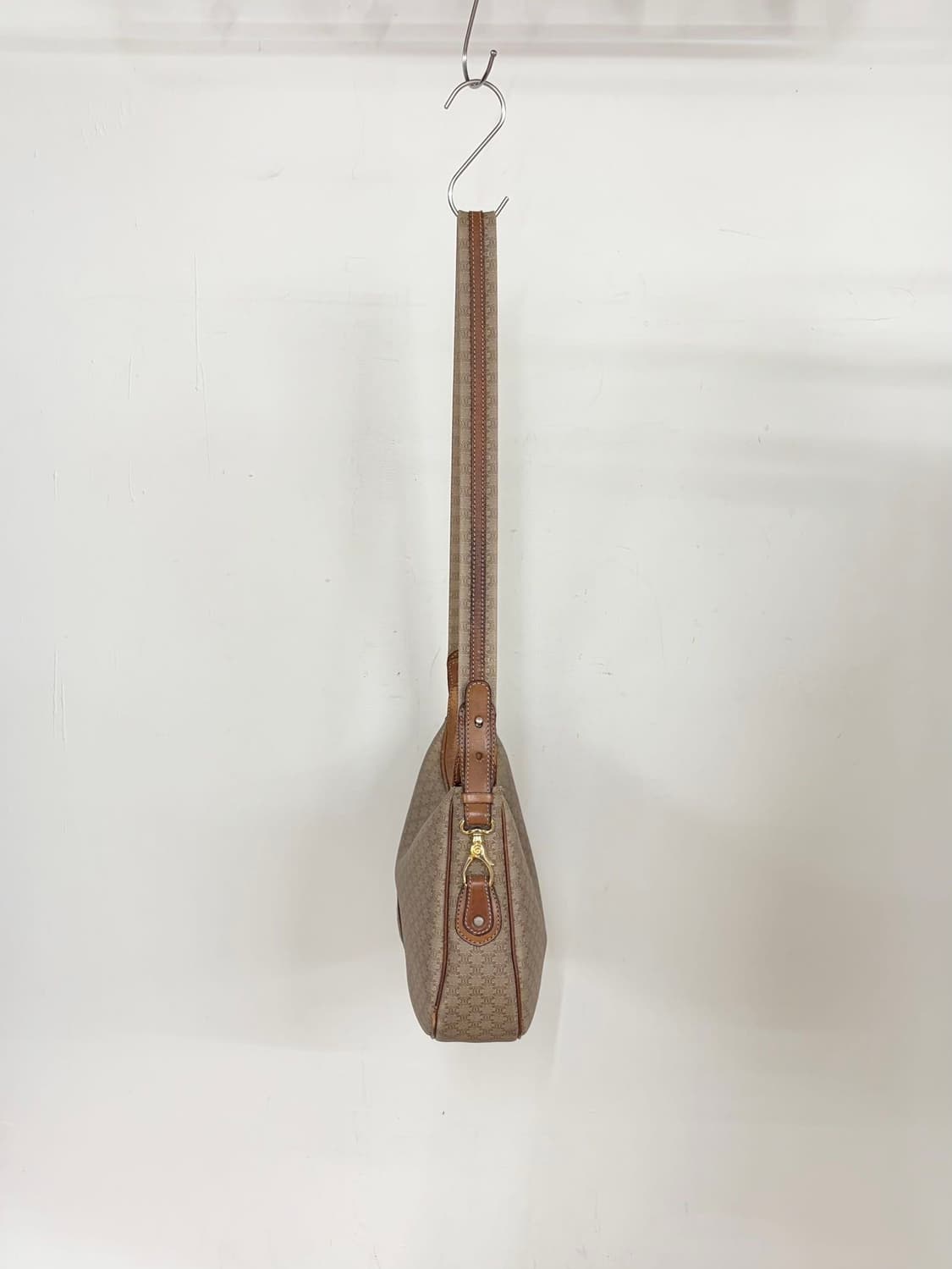 셀린느 베이지 마카담 캔버스 호보 숄더백  상품이미지3