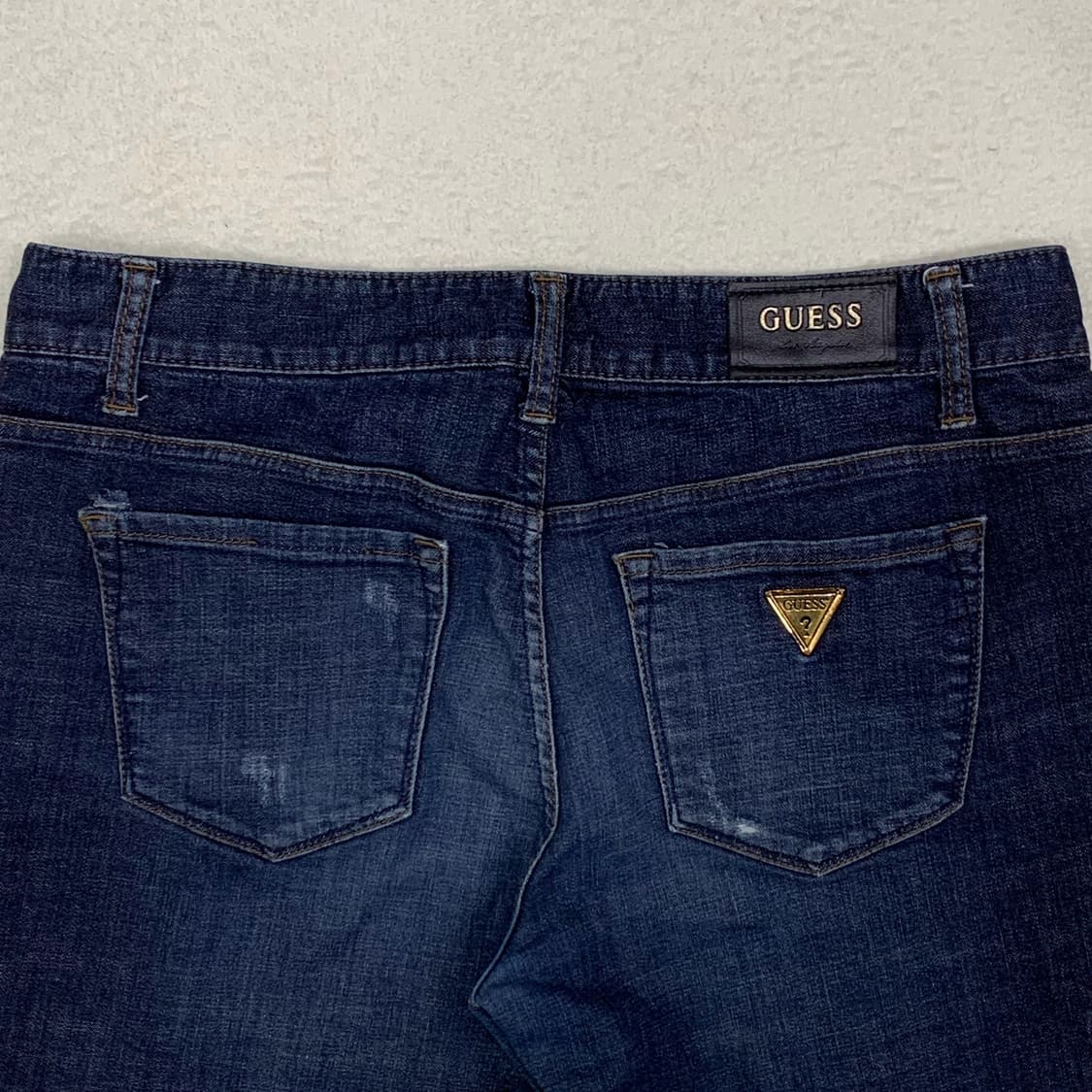 [35] 게스 골드플레이트 테이퍼드핏 데님팬츠 상품이미지2