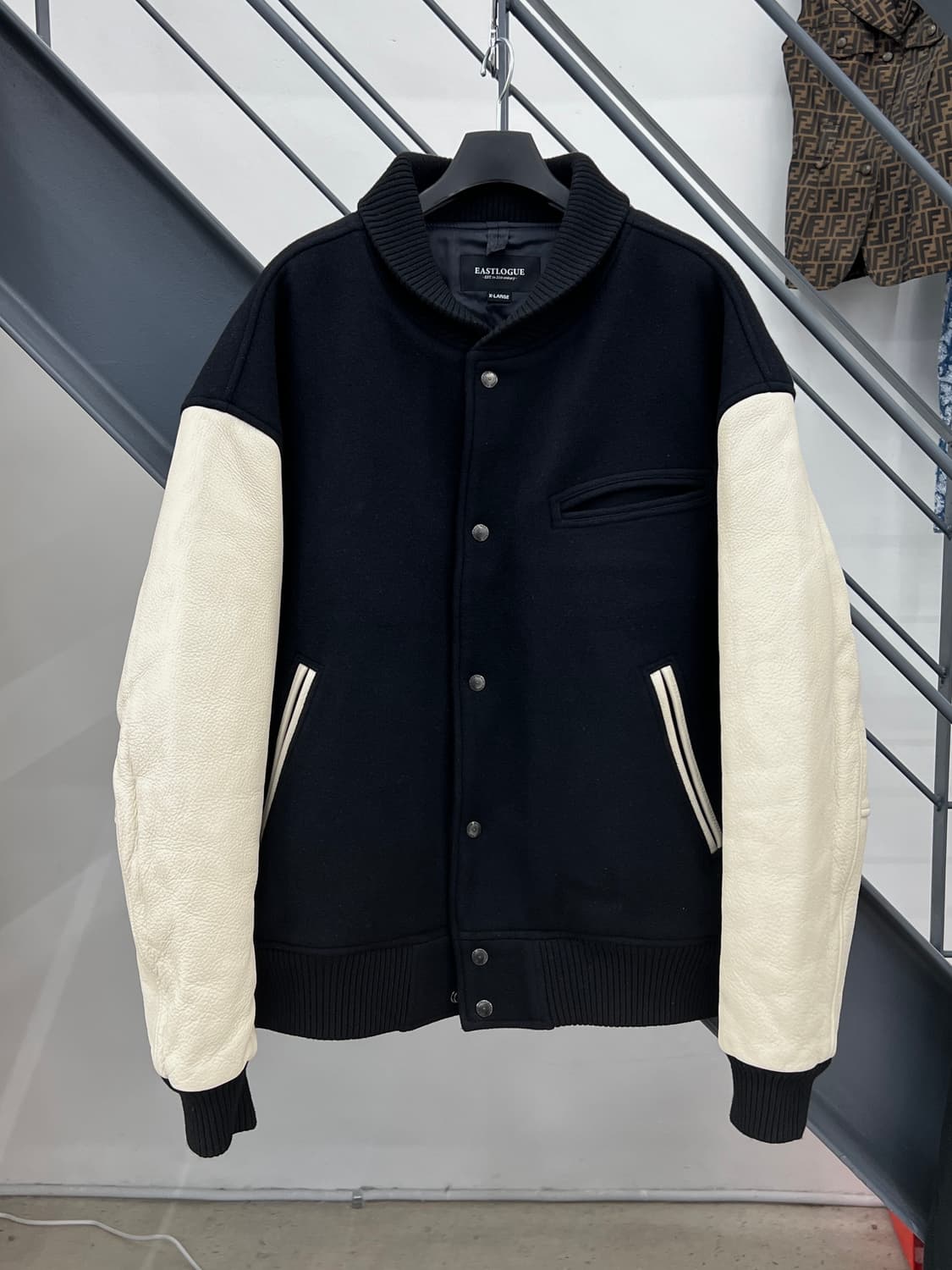 이스트로그 24FW 블랙 멜턴 스타디움 자켓 상품이미지1