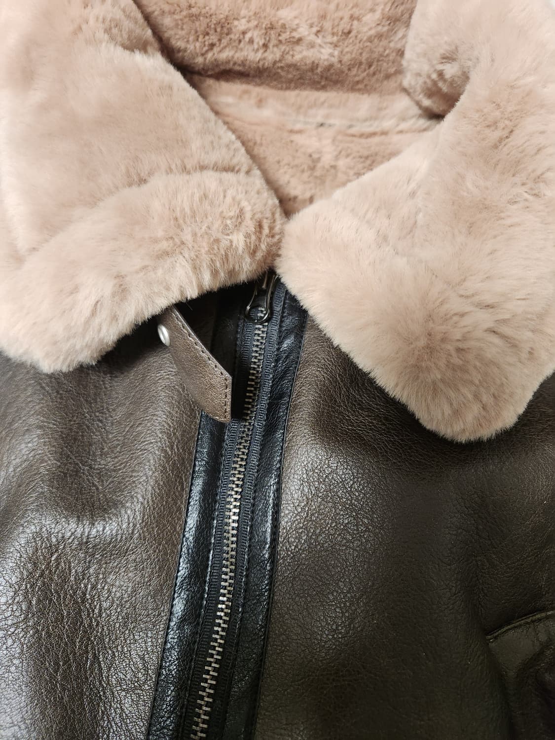 MUYBIEN 크롭 무스탕 사이즈F

얼핏보면 거의 새거처럼 관리되어 있 상품이미지3