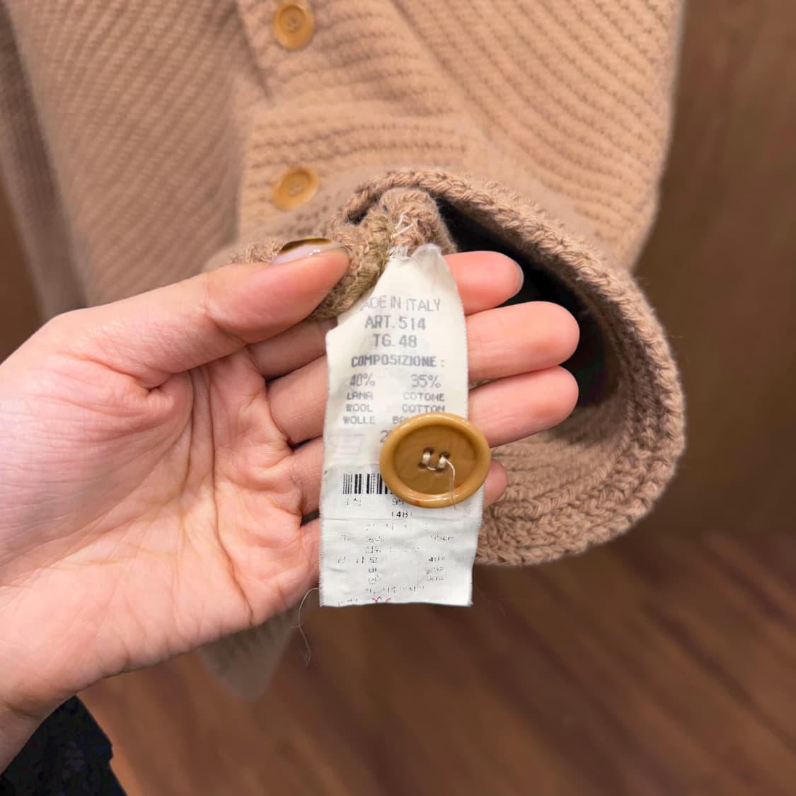 엠포리오 아르마니 브이넥 긴팔 가디건 톤온톤 버튼 디테일 베이지 상품이미지7