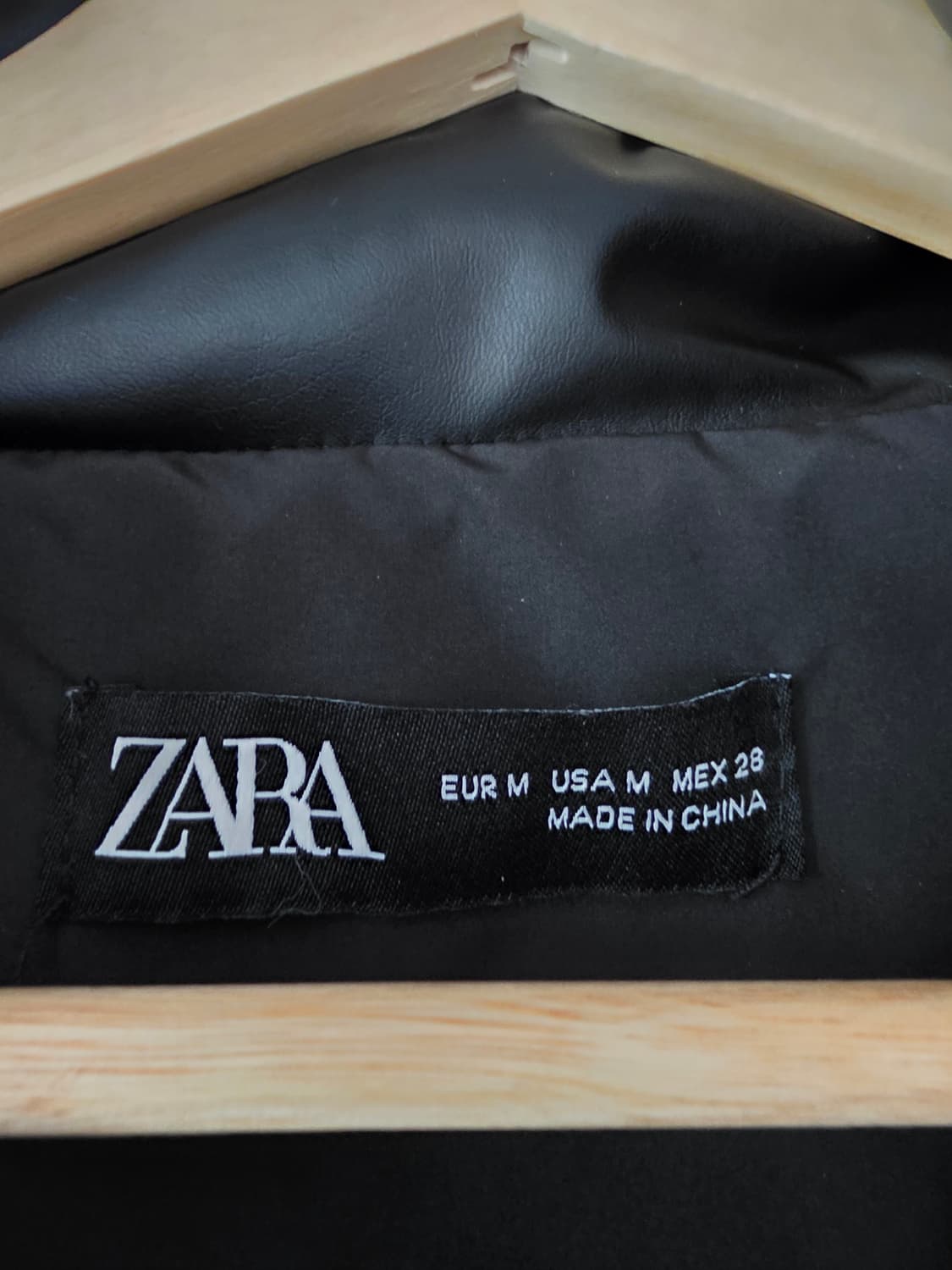 자라 ZARA 페이크레더 패딩 베스트 M 사이즈ㅡ실사입니다 상품이미지6