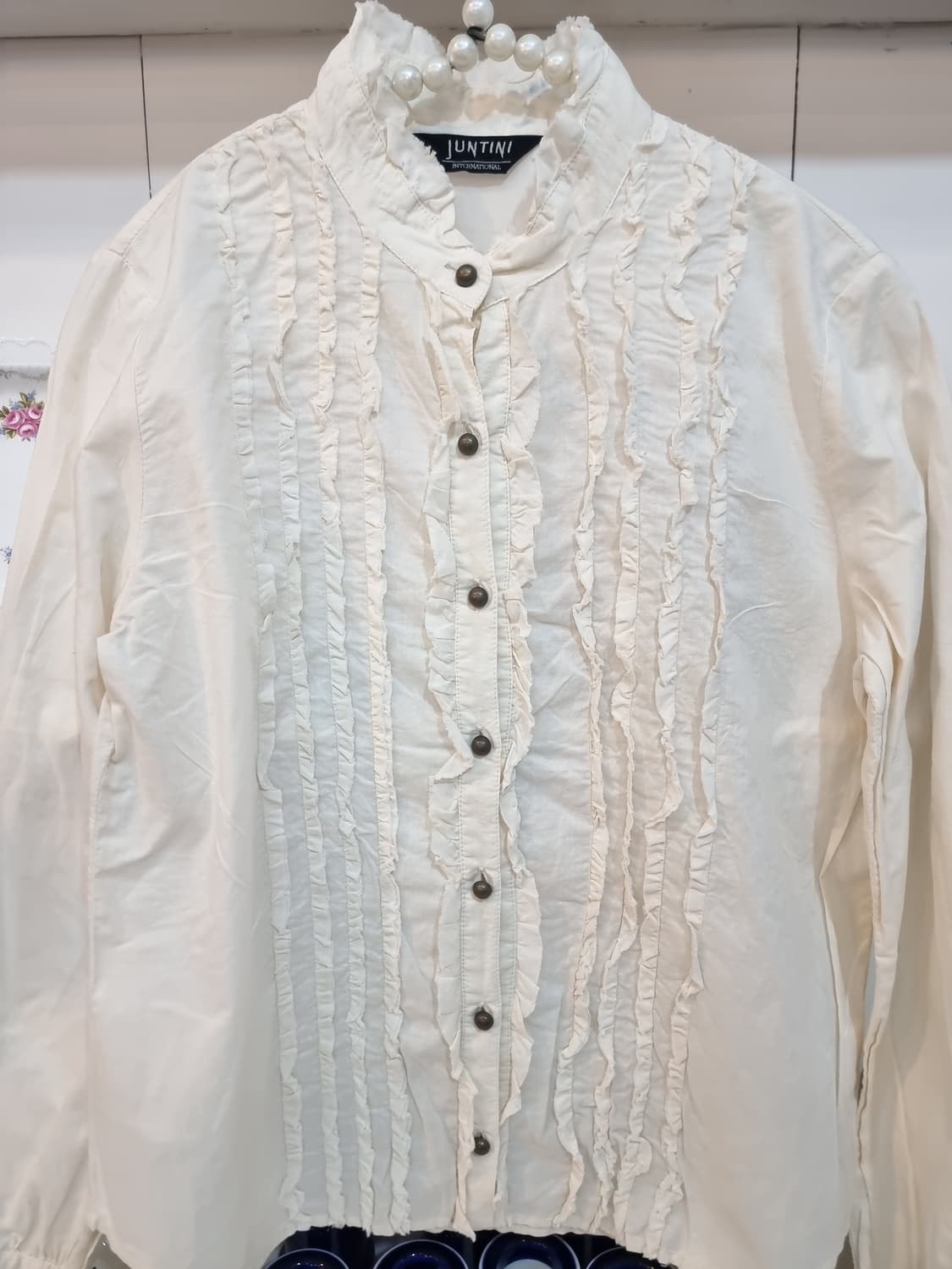 JUNTINI 프릴 장식 블라우스 아이보리 상품이미지4