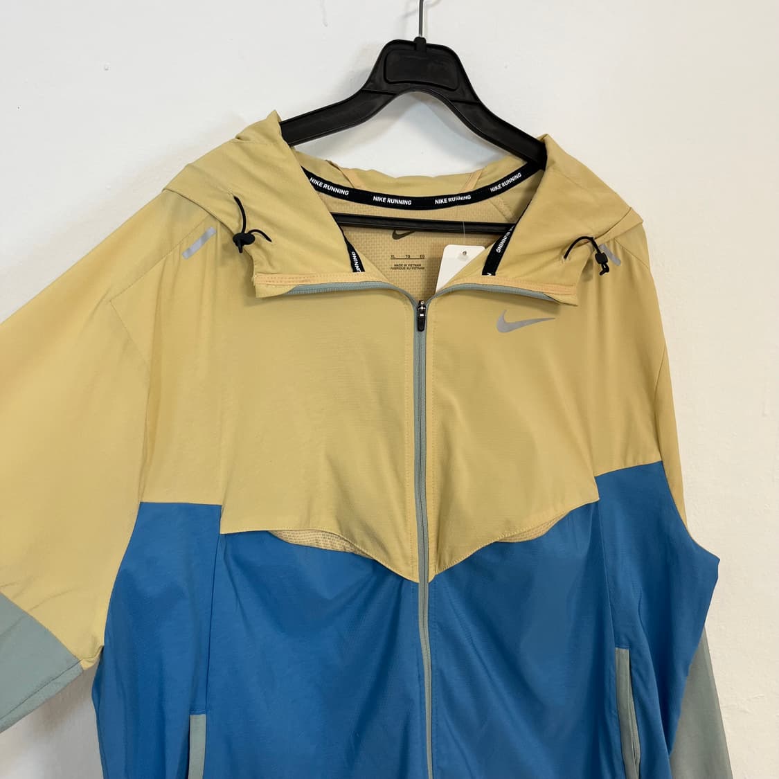 Nike running beige windbreaker 상품이미지5