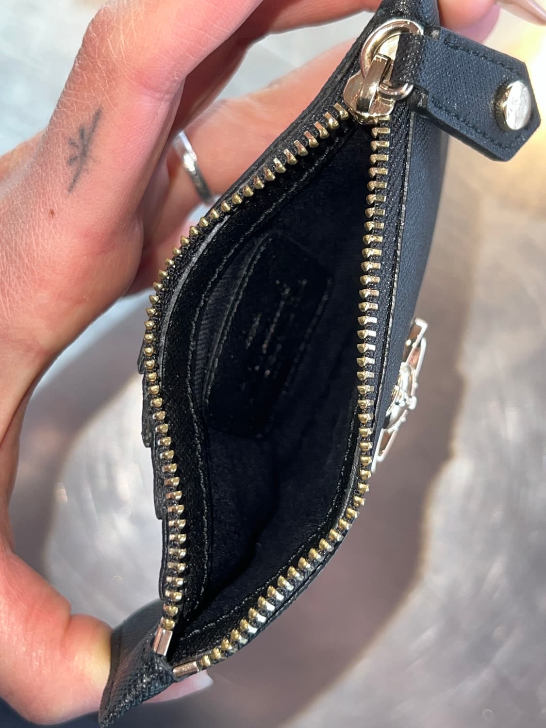 비비안웨스트우드 사피아노 레더 슬림 롱 카드 홀더 블랙 상품이미지3