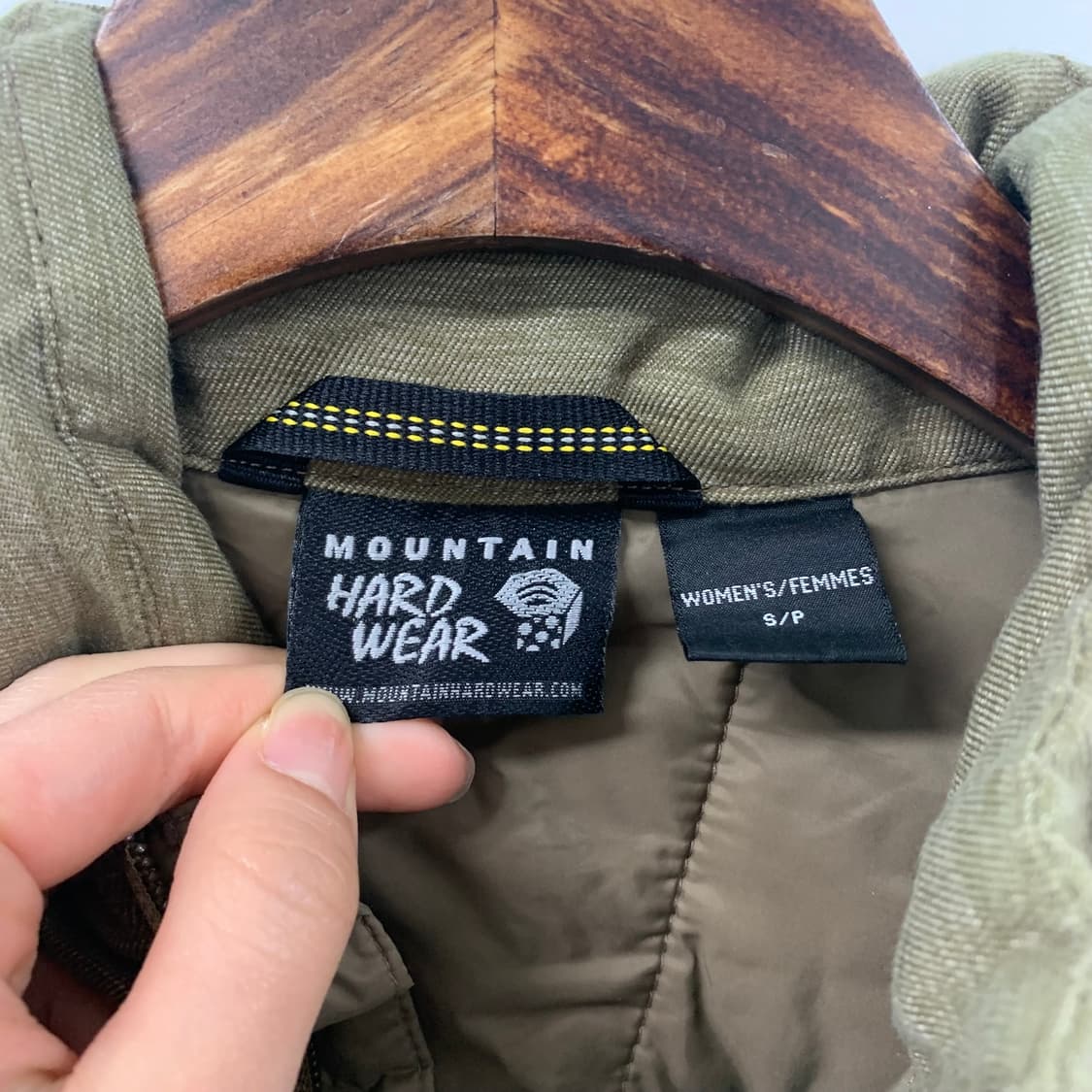 마운틴하드웨어 카키 경량 패딩 상품이미지6