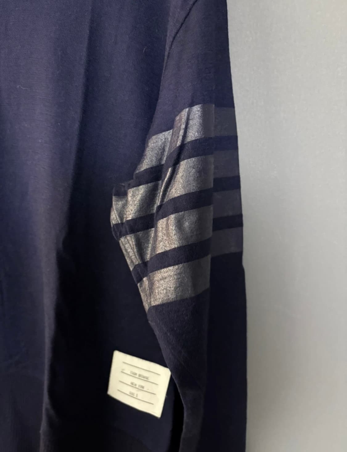 톰브라운 후면 버튼 니트 네이비 3사이즈 상품이미지2