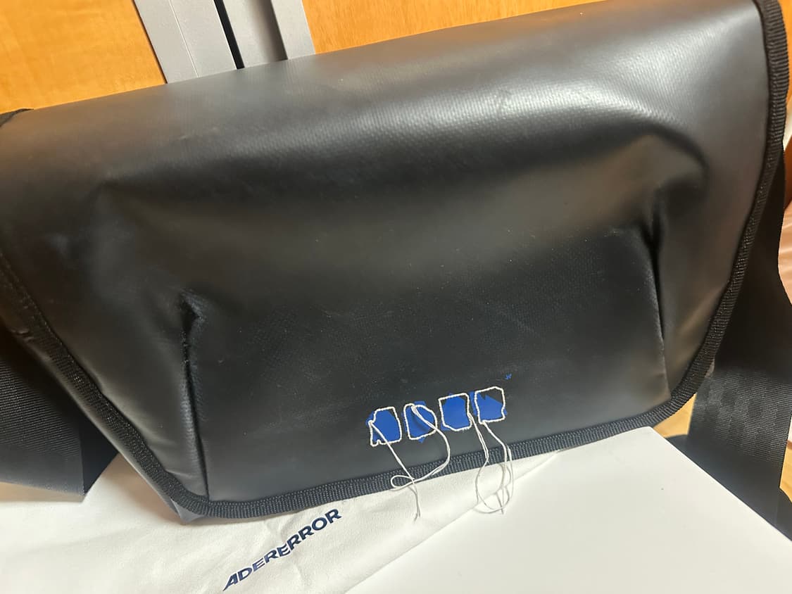 아더에러 트레이스 애드모어 크로스바디백 블랙 가방 상품이미지2