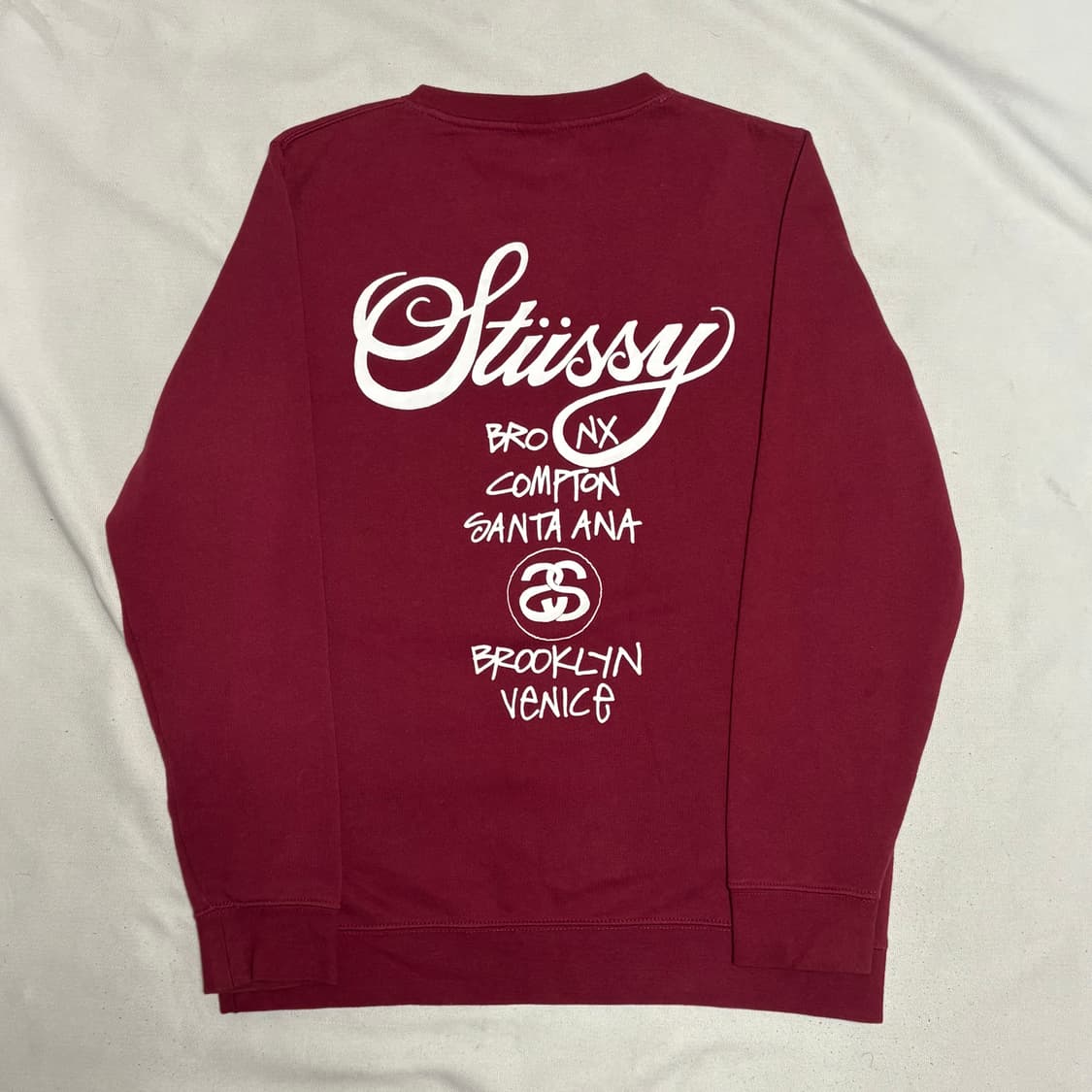 L 스투시 월드투어 버건디 맨투맨 상품이미지3