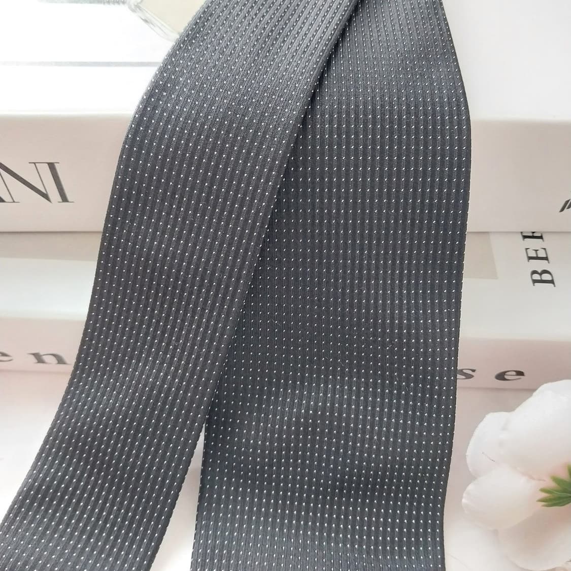 아르마니 꼴레지오니 실크 블랙 슬림 넥타이 7.7cm A등급 K1169
 상품이미지2