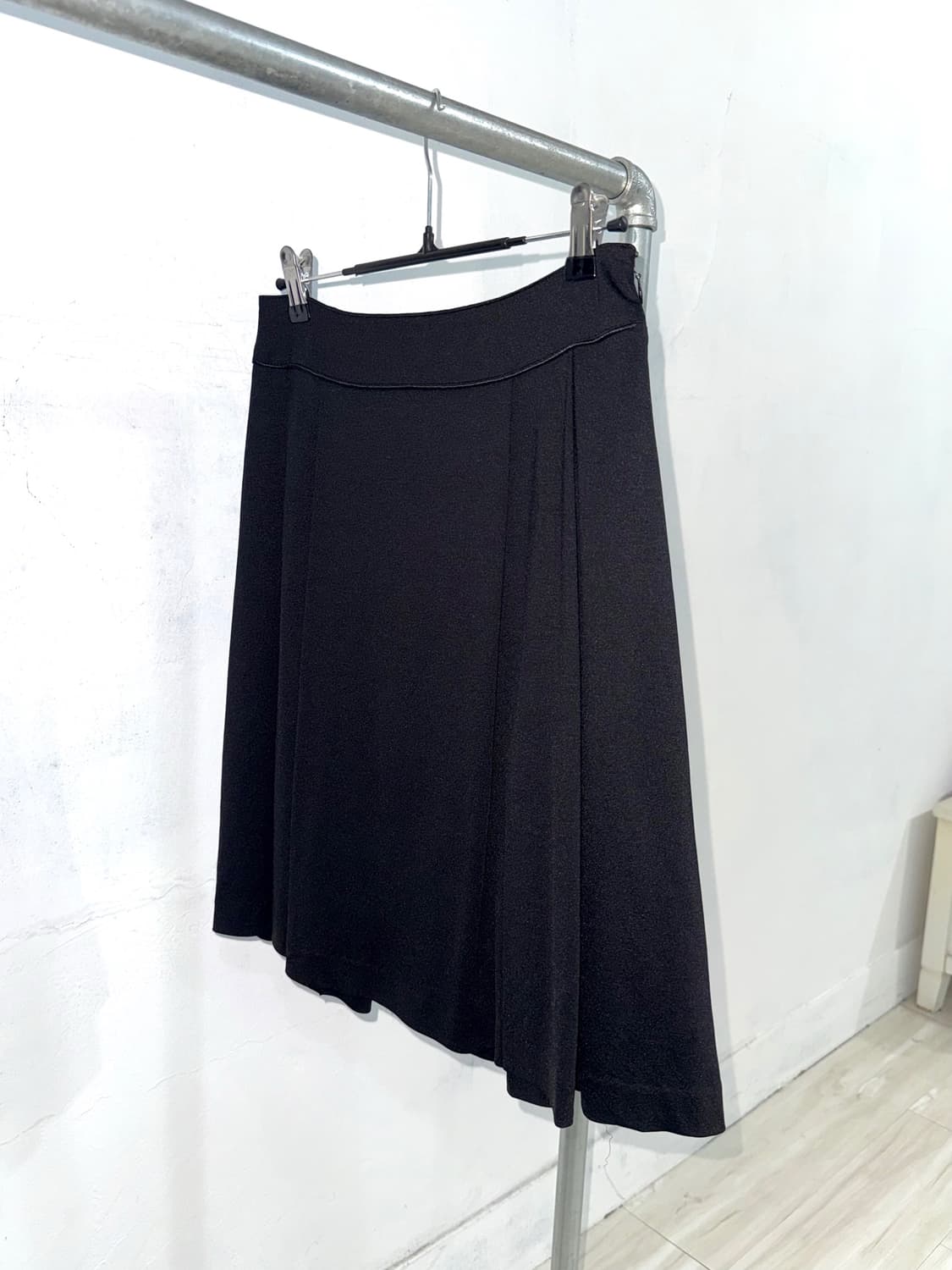 Black Minimal Flare Midi Skirt 상품이미지1