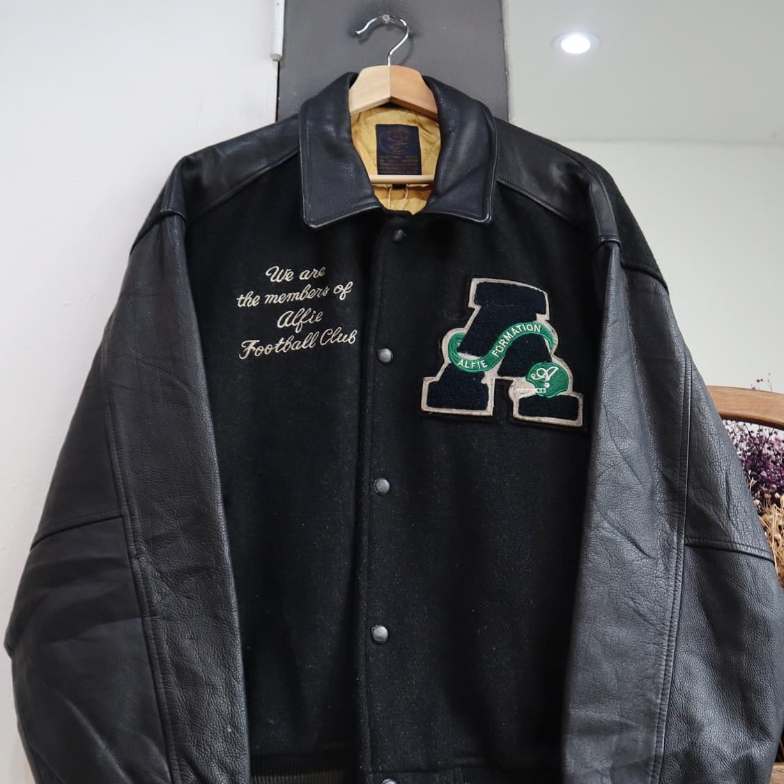 블루밍 레더 바시티 자켓 상품이미지3