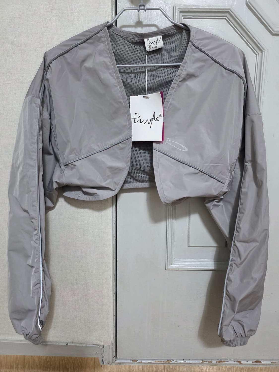 [새제품] 피지컬 디파트먼트 나일론 파이핑 크롭 볼레로 그레이 상품이미지1