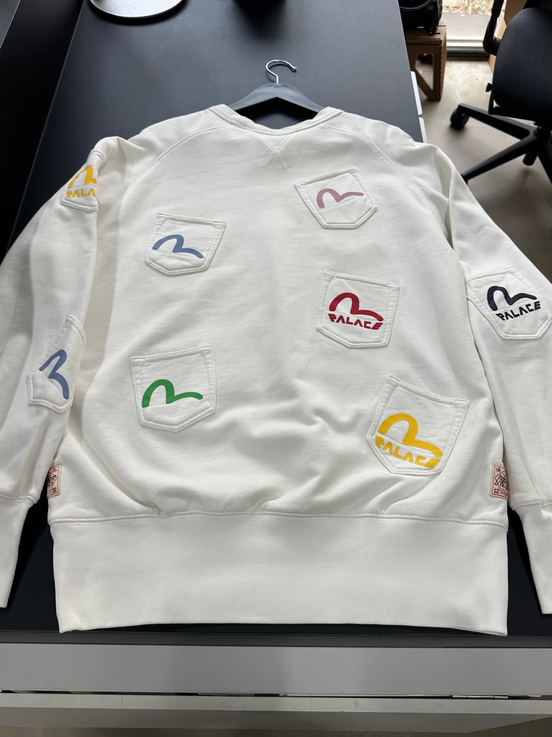 팔라스x에비수 21F/W 멀티포켓 에그렛 크루넥 맨투맨 상품이미지6