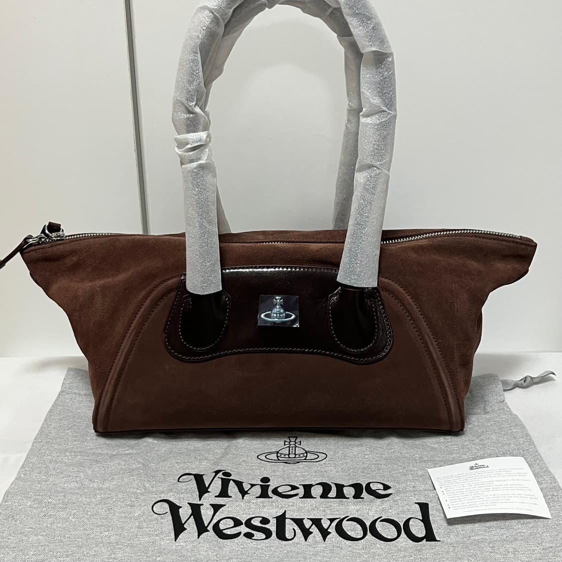 비비안웨스트우드 25fw Shirley 스몰 스웨이드 토트백/브라운 상품이미지2