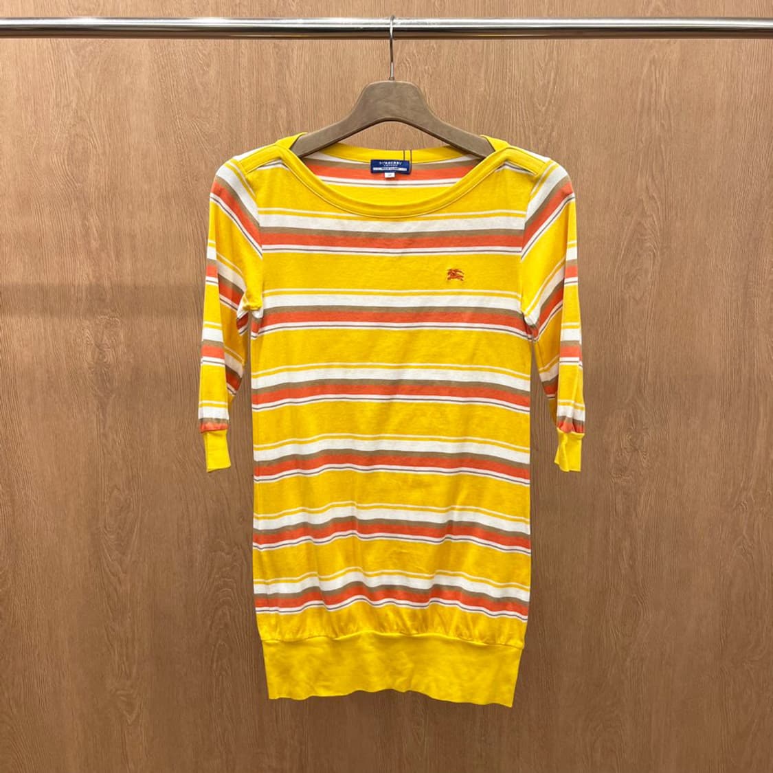 버버리 블루 라벨 7부 티셔츠 로고 자수 스트라이프 패턴 디테일 옐로우 상품이미지2