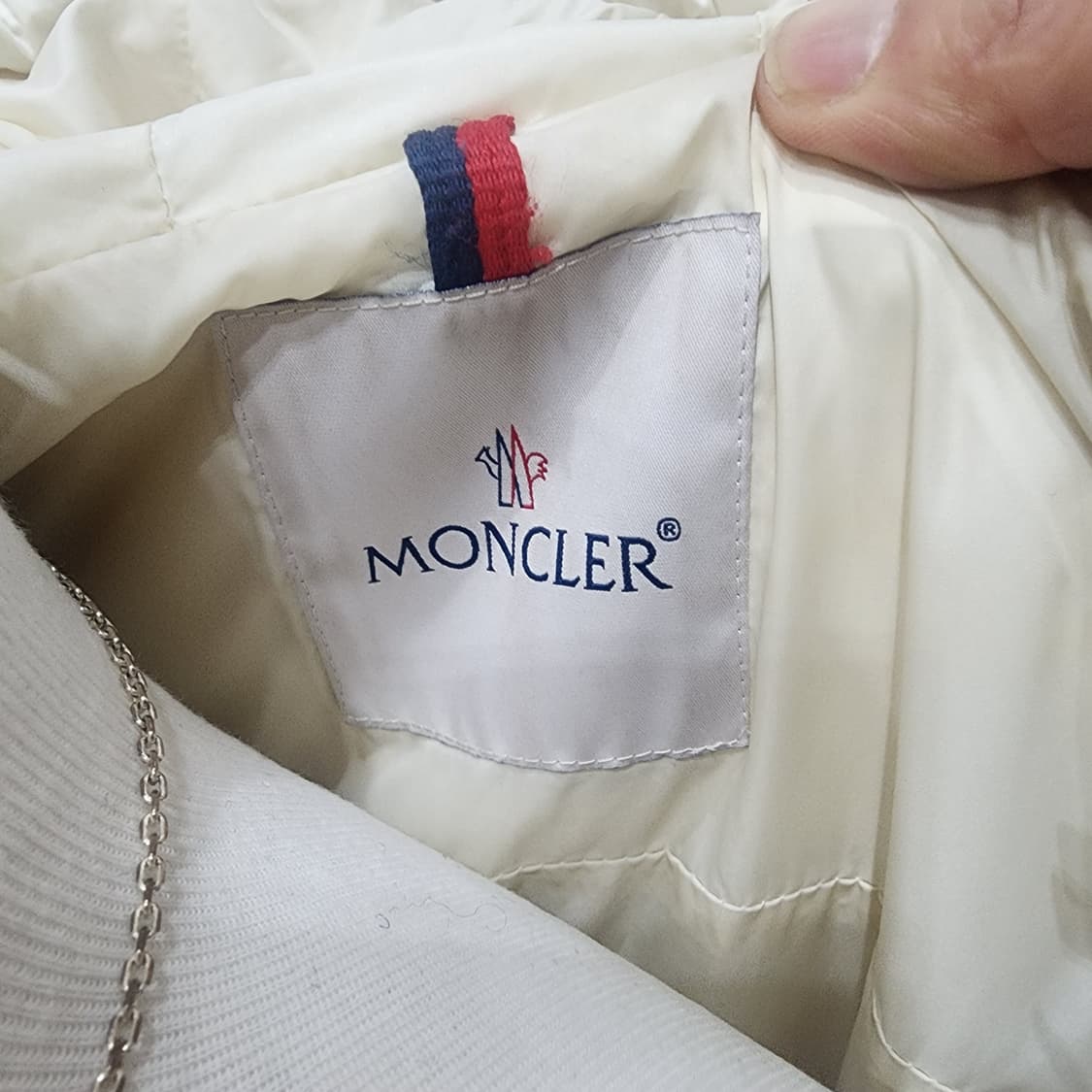 몽클레어 일리엑 패딩 2사이즈 화이트 컨디션! 상품이미지9