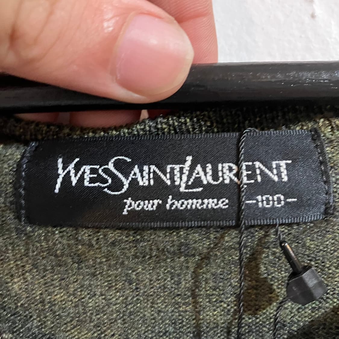 입생로랑 브이넥 니트 상품이미지5