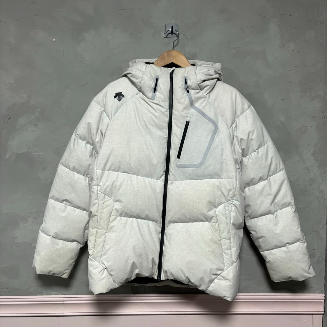 데상트 구스다운 패딩 멜란지 그레이 상품이미지1