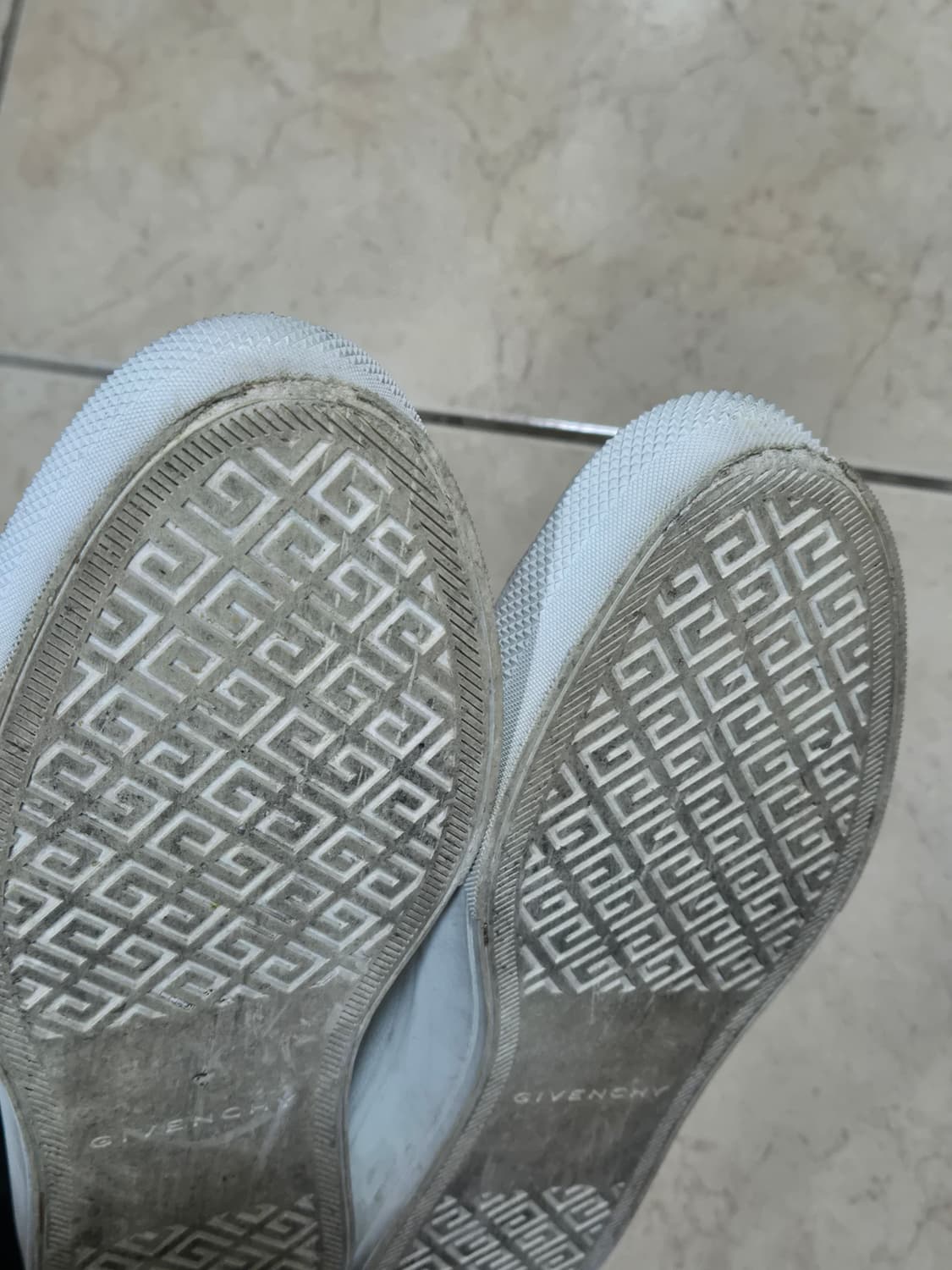 지방시 화이트 스니커즈 36.5 (235mm) 상품이미지7