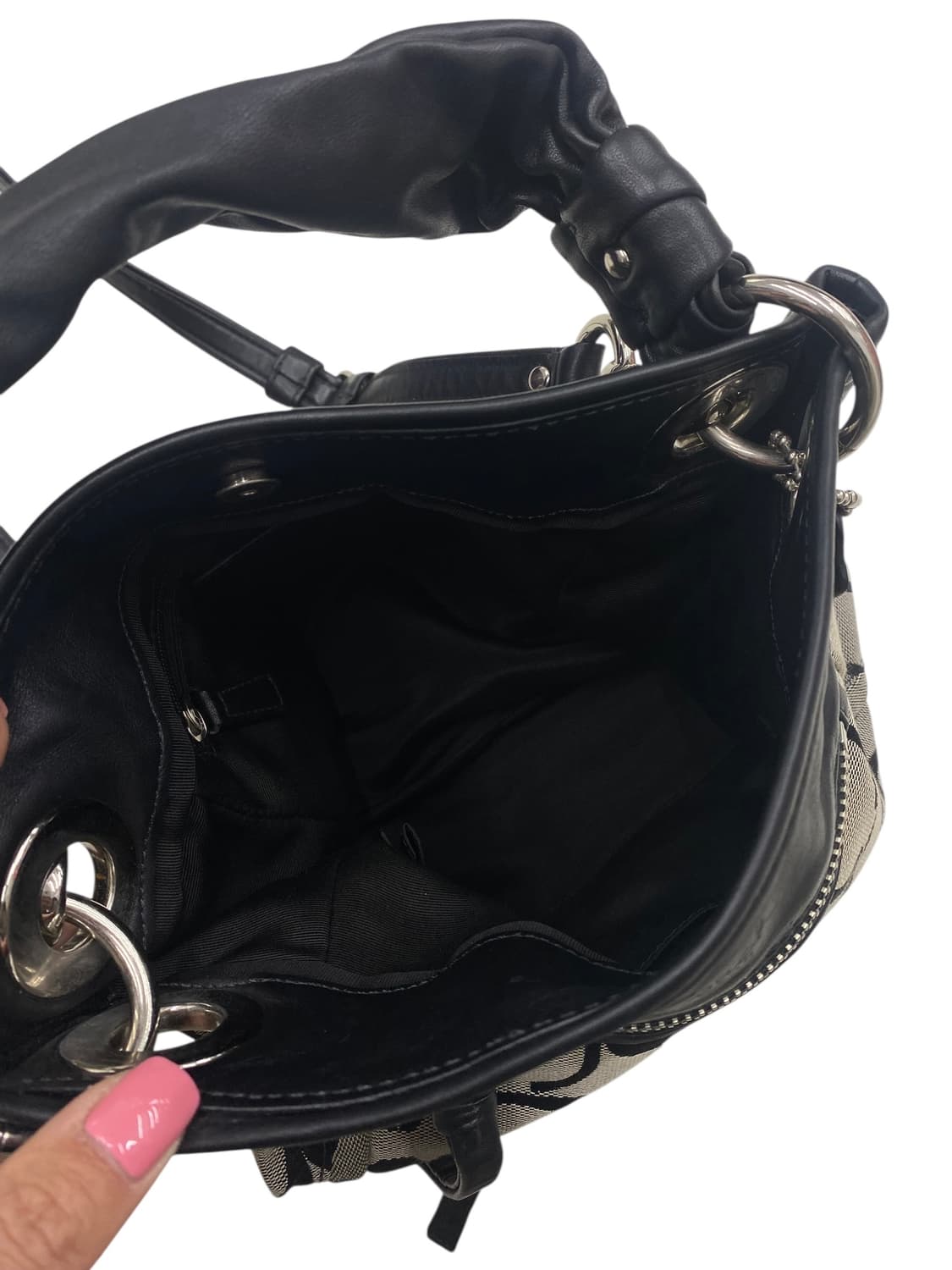 코치 y2k 시그니처 블랙 크로스백 상품이미지3