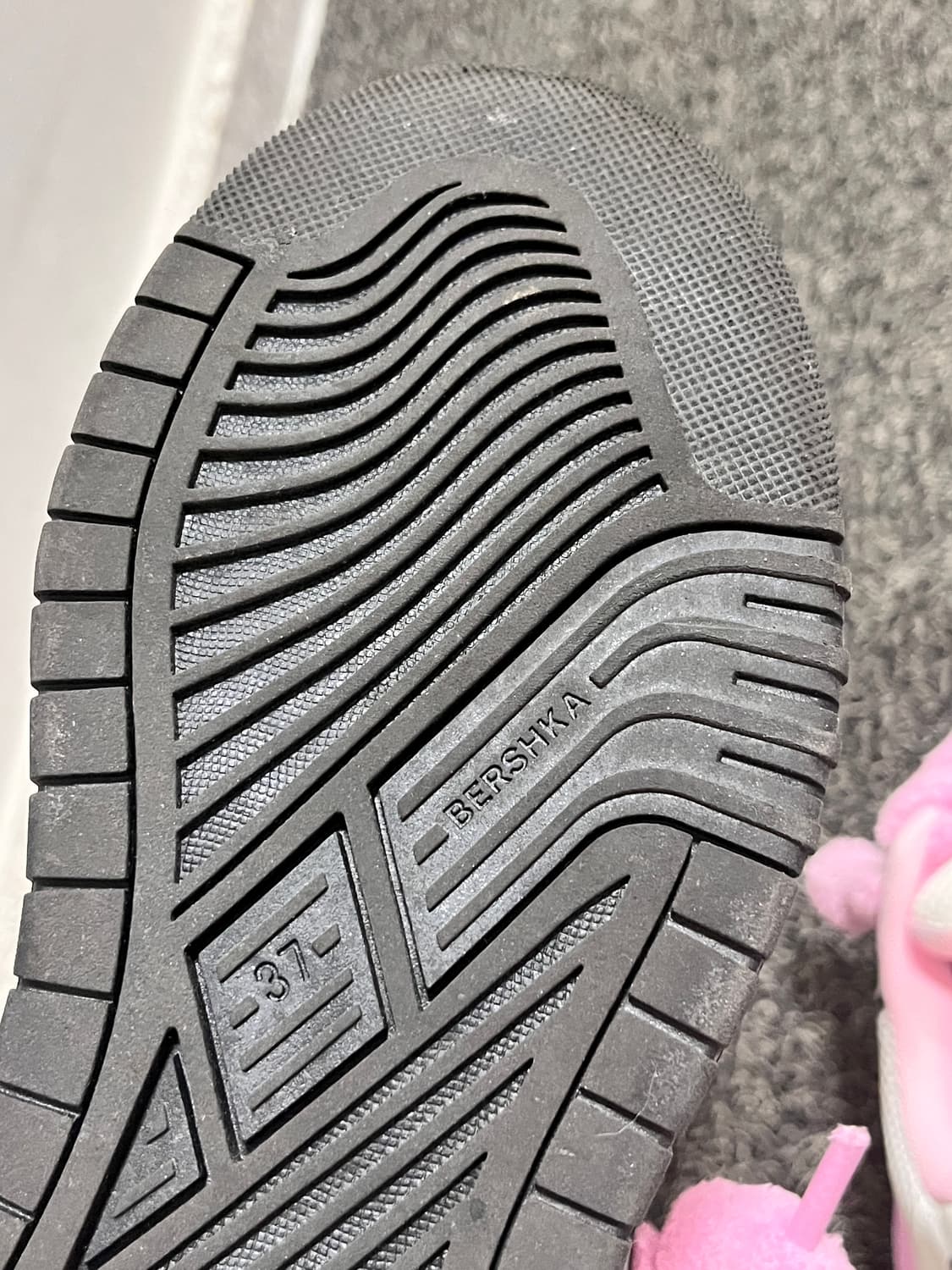 버쉬카 헬로키티 50주년 콜라보 스니커즈 운동화 240 37 사이즈 상품이미지4